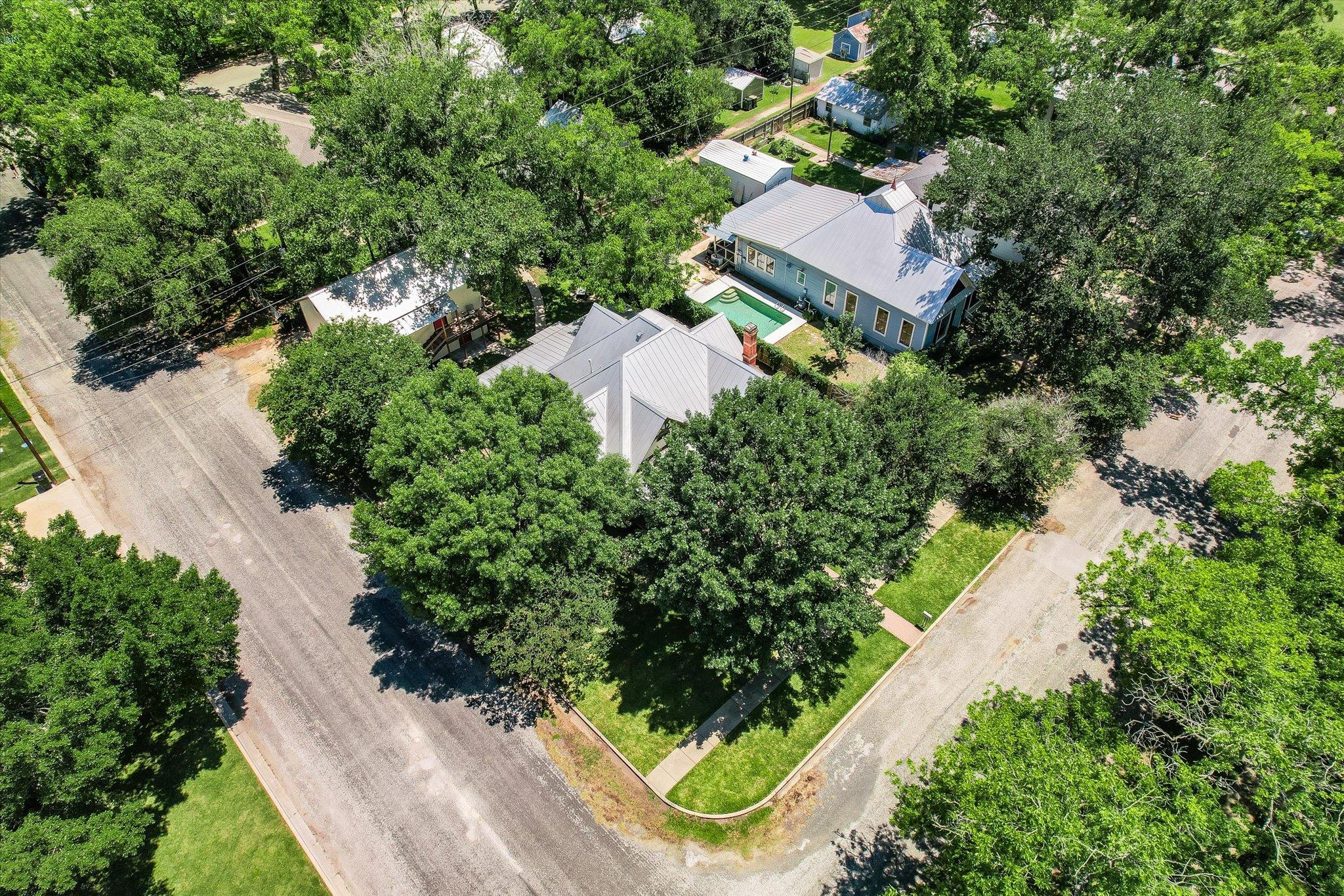 506 Gresham St, Smithville, TX 78957
