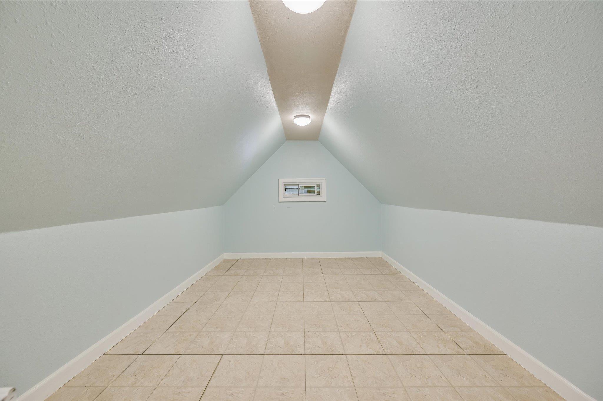 506 Gresham St, Smithville, TX 78957