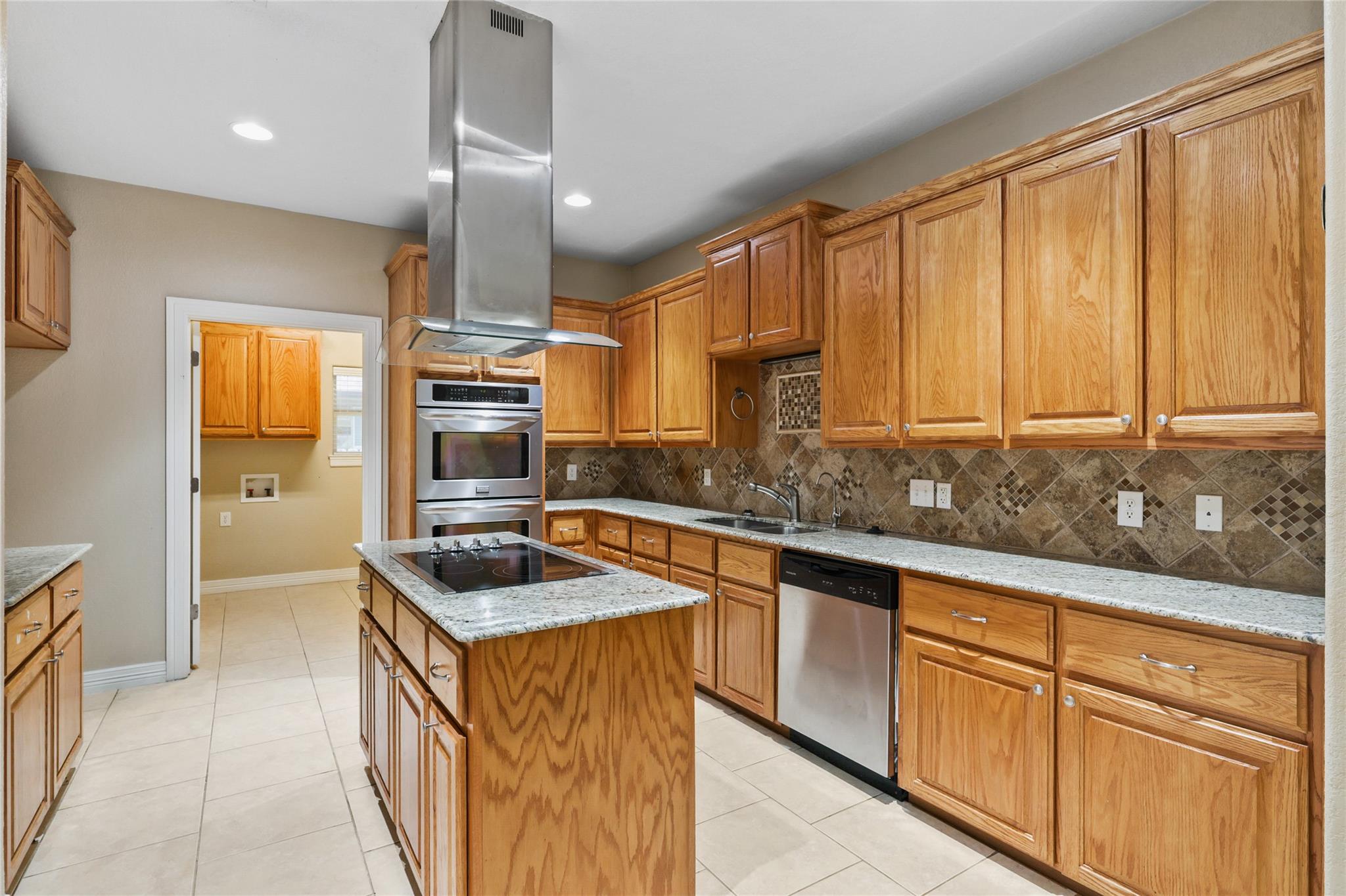 100 Magan Ln, Jarrell, TX 76537