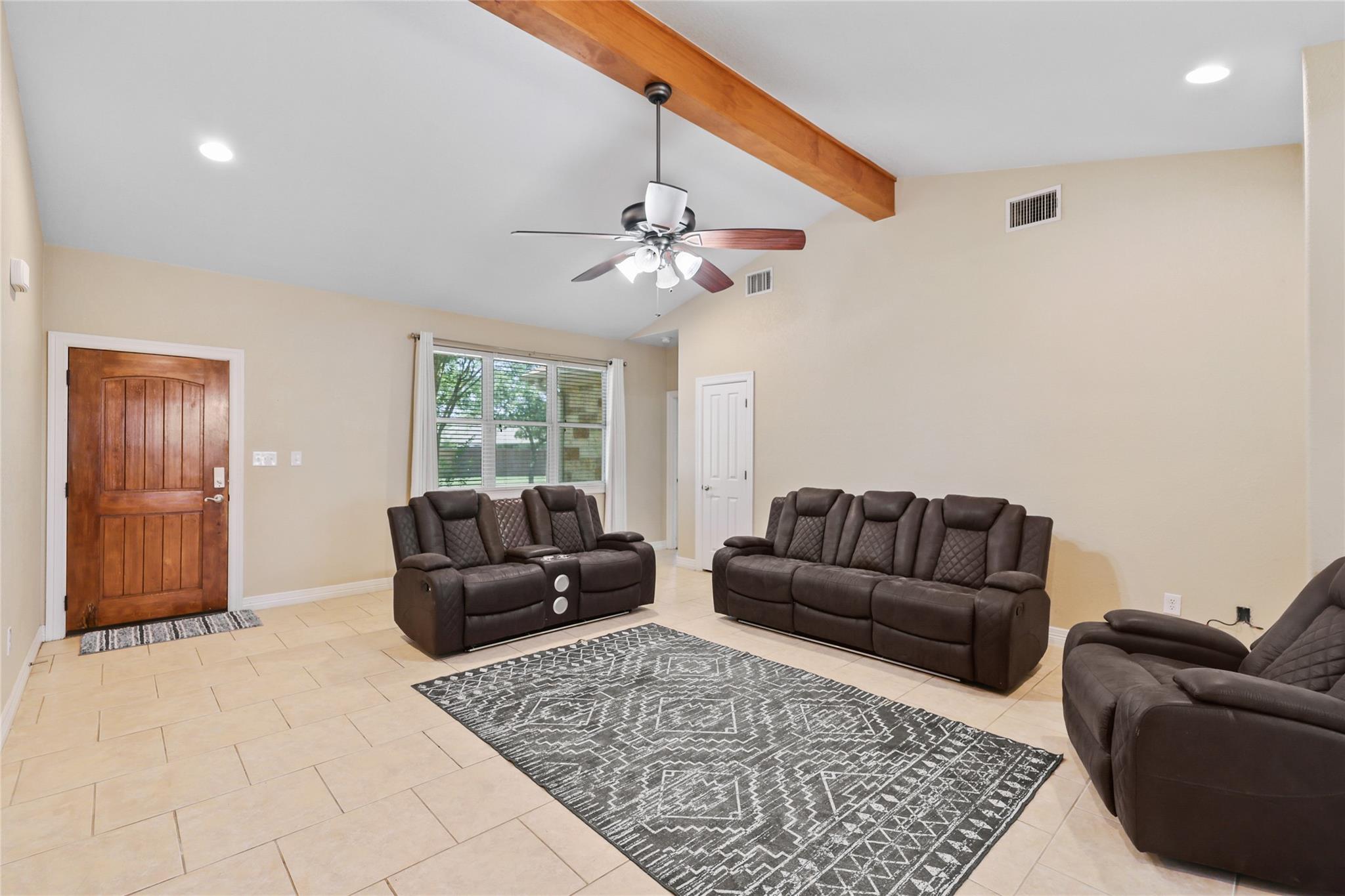 100 Magan Ln, Jarrell, TX 76537