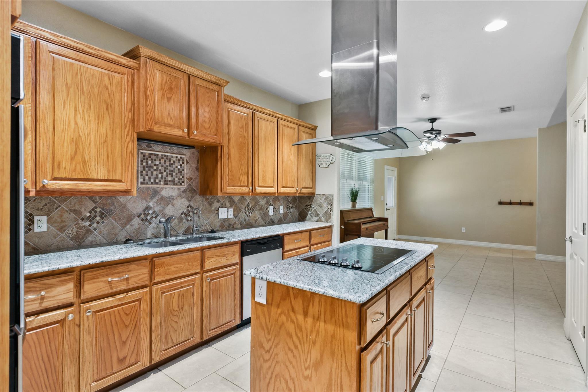 100 Magan Ln, Jarrell, TX 76537