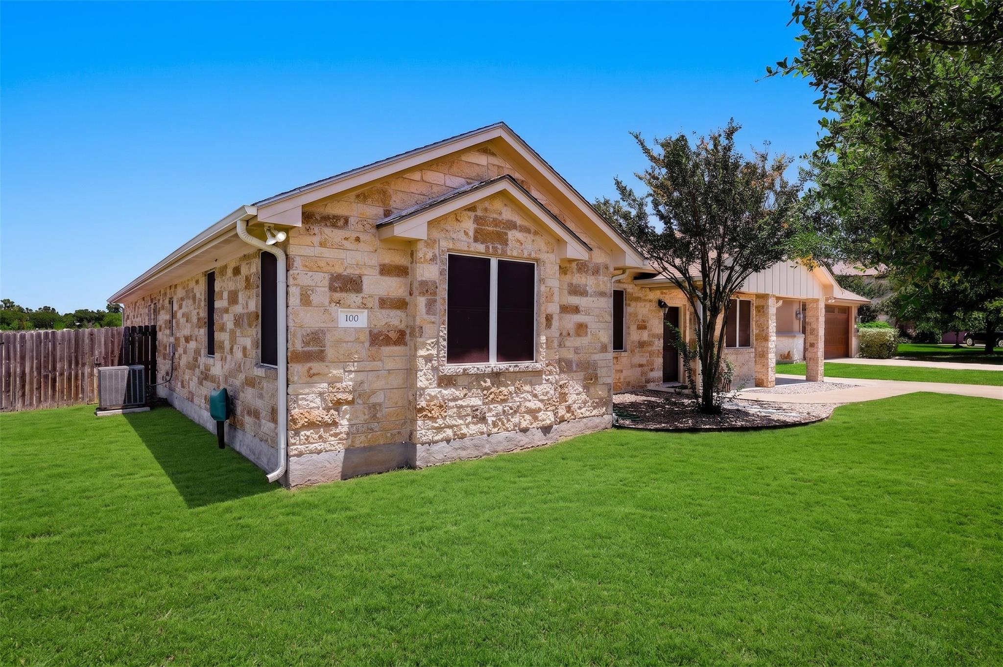 100 Magan Ln, Jarrell, TX 76537