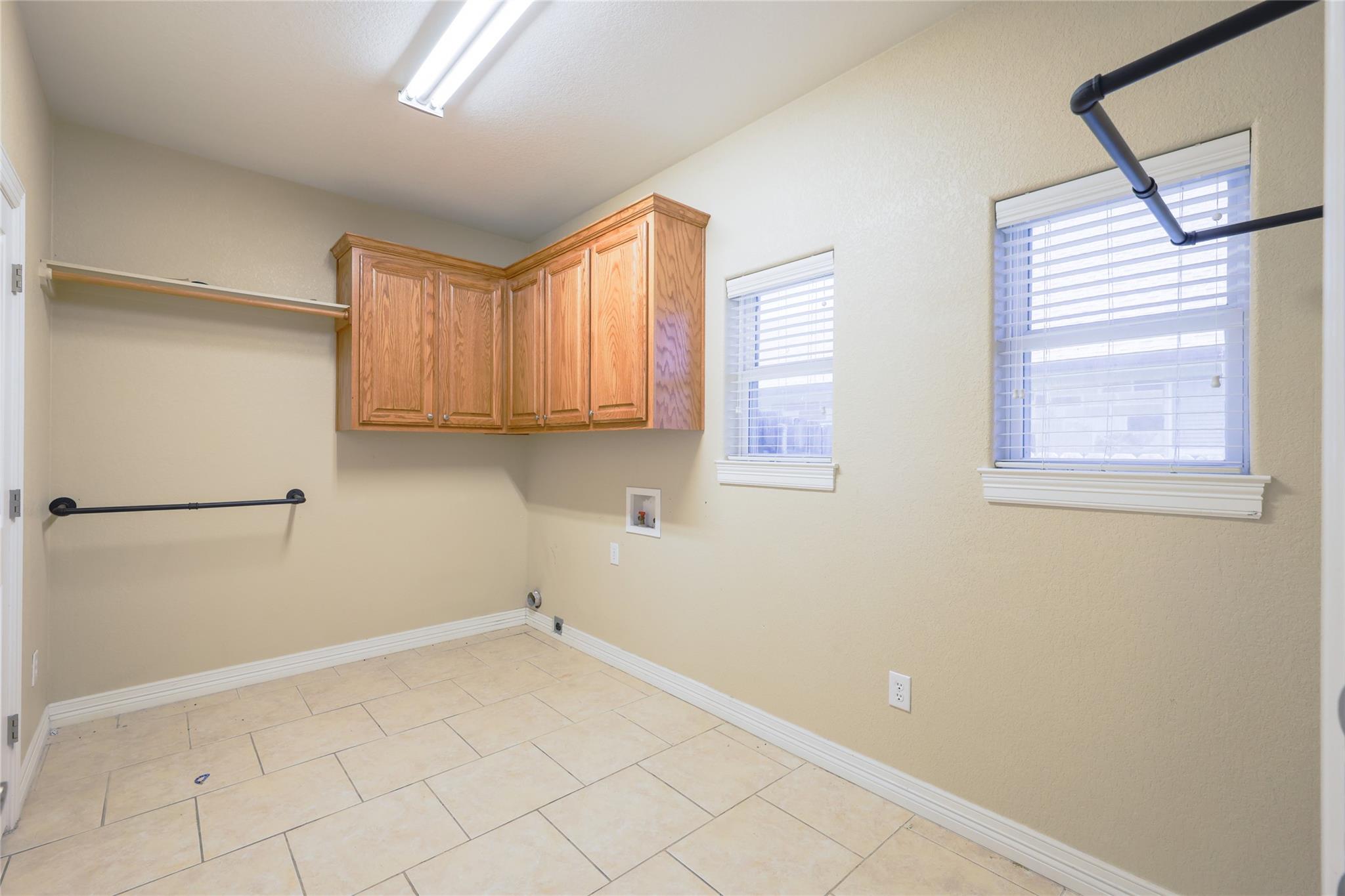 100 Magan Ln, Jarrell, TX 76537