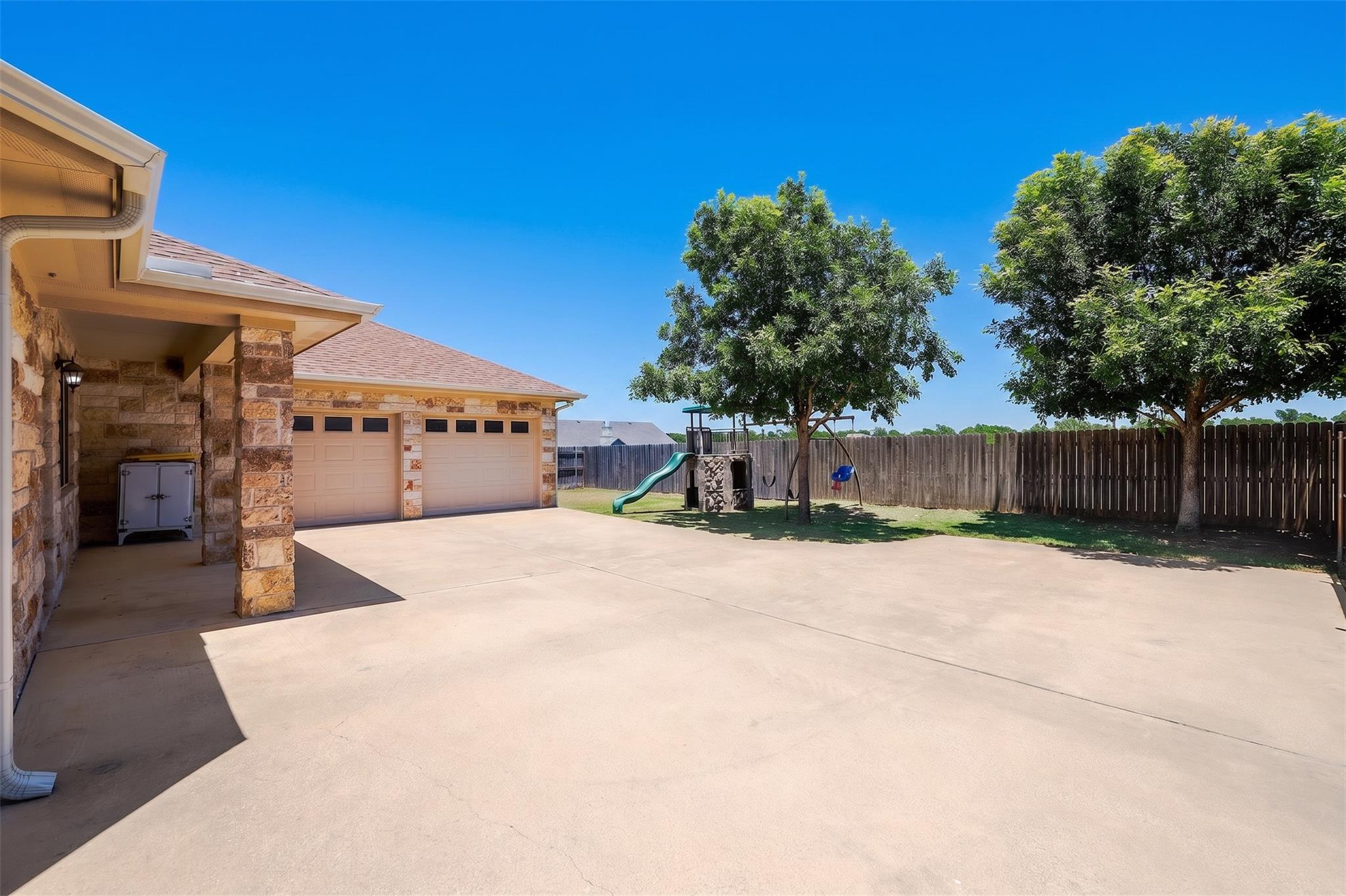 100 Magan Ln, Jarrell, TX 76537