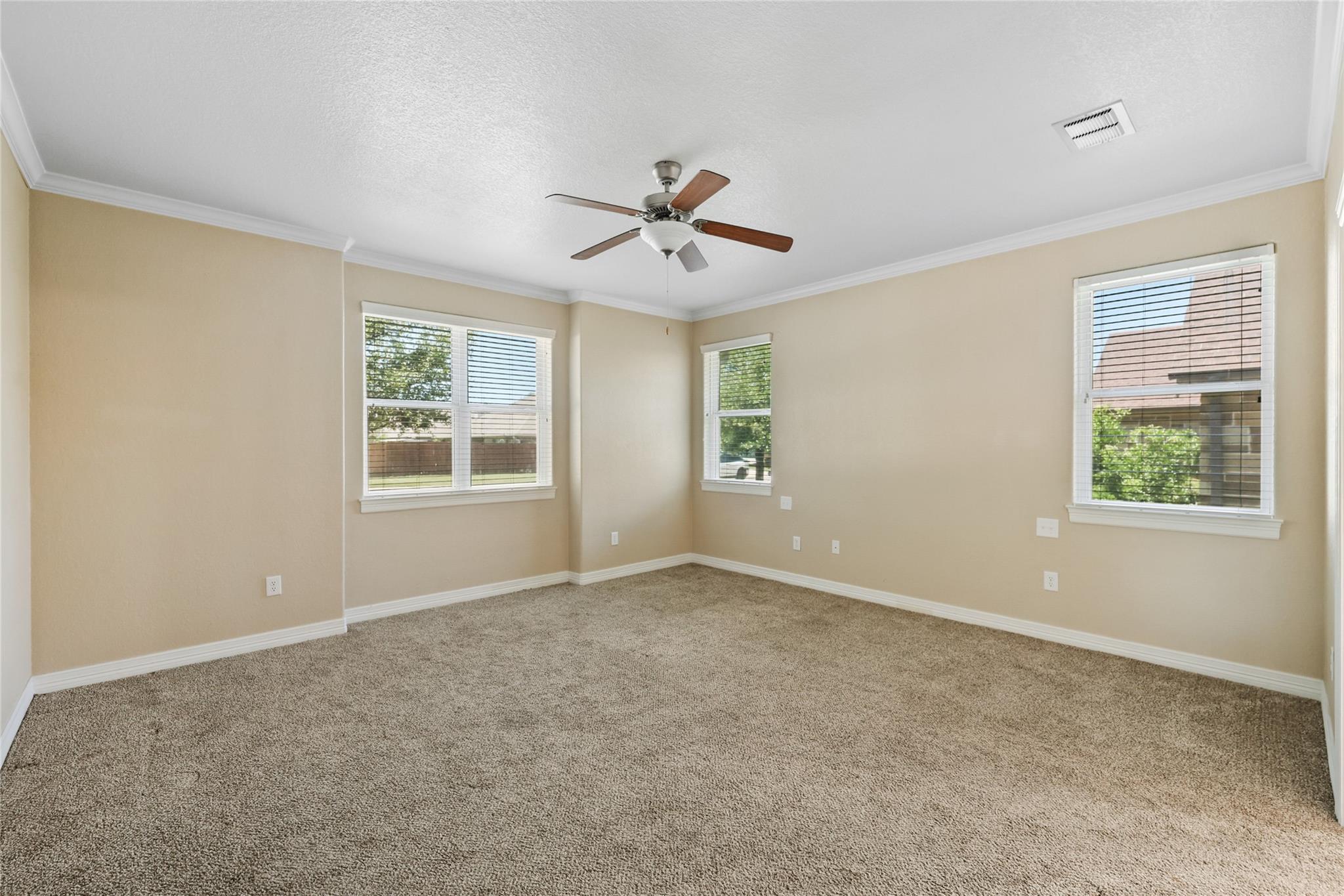 100 Magan Ln, Jarrell, TX 76537