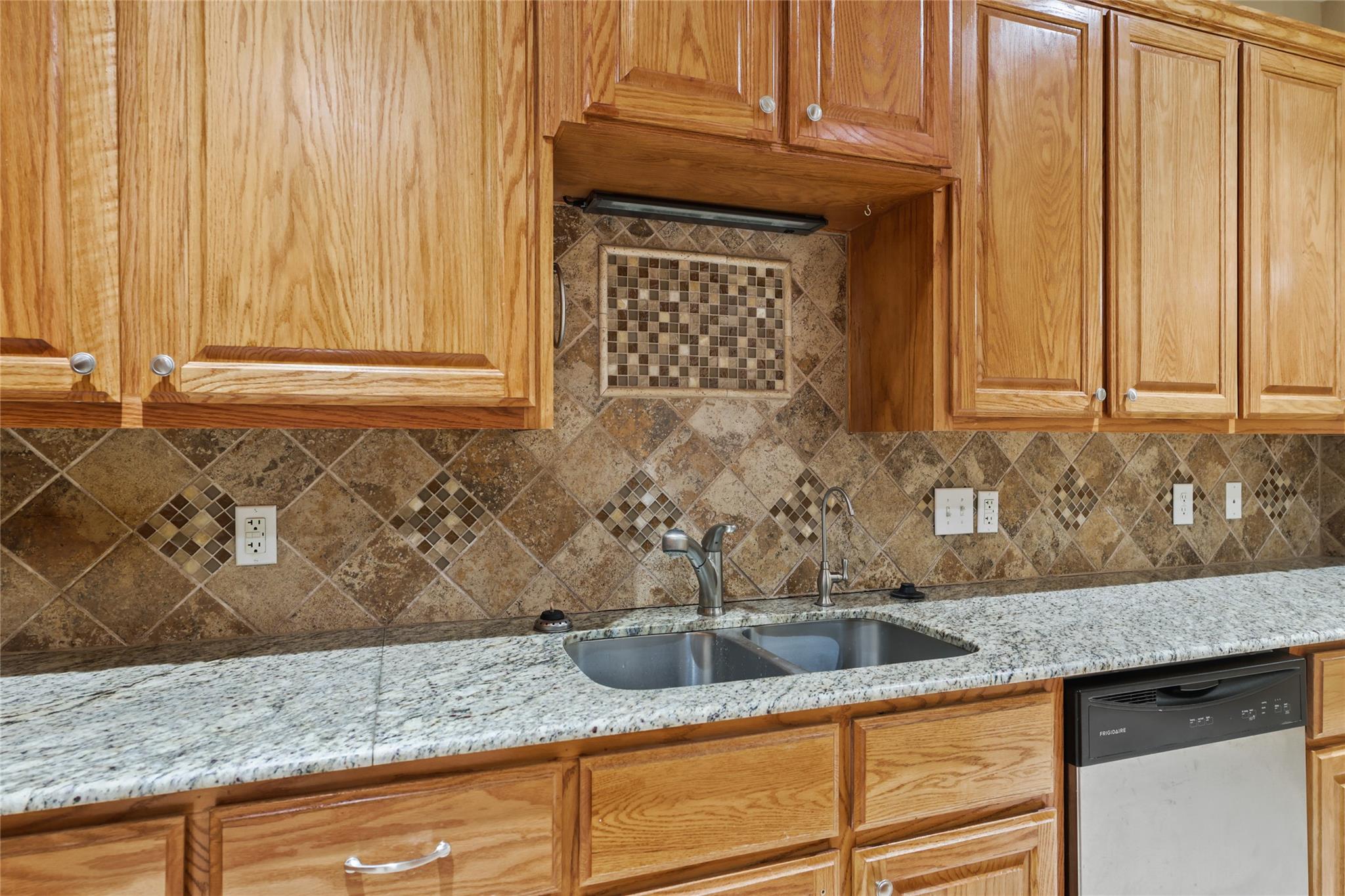 100 Magan Ln, Jarrell, TX 76537