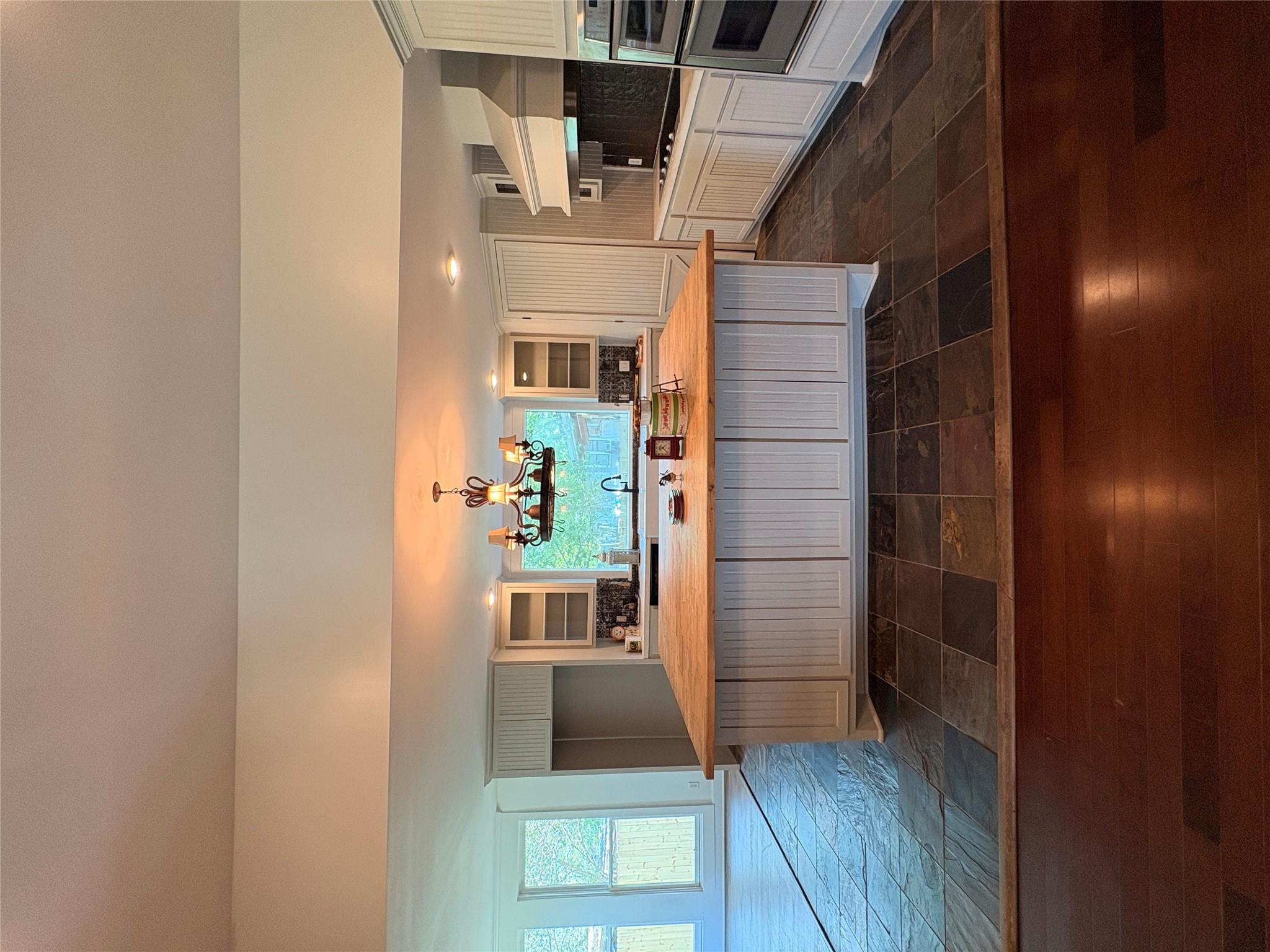 105 S Cedar St, Luling, TX 78648