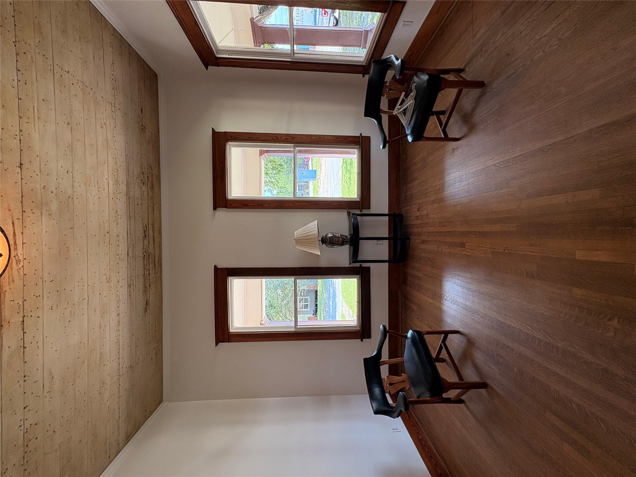 105 S Cedar St, Luling, TX 78648