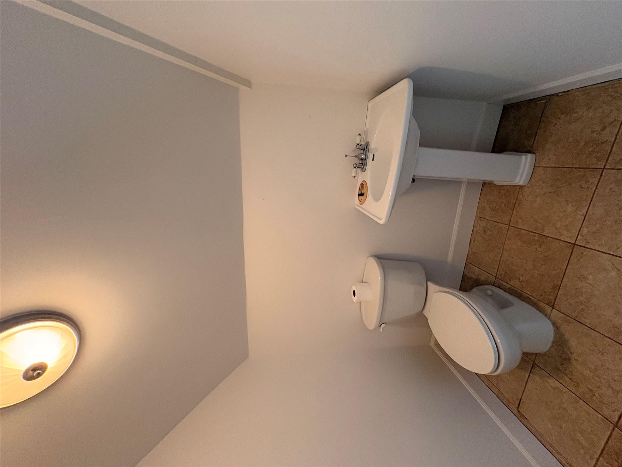 105 S Cedar St, Luling, TX 78648