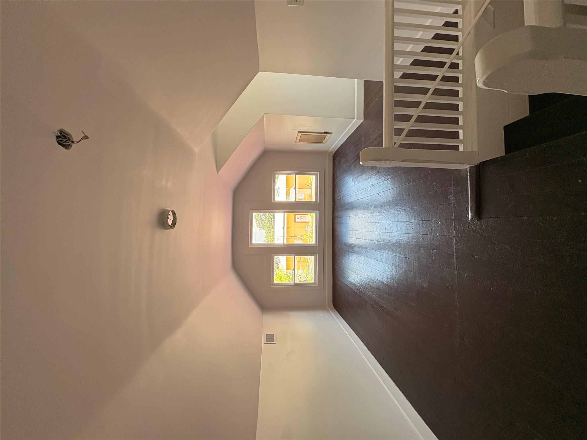 105 S Cedar St, Luling, TX 78648