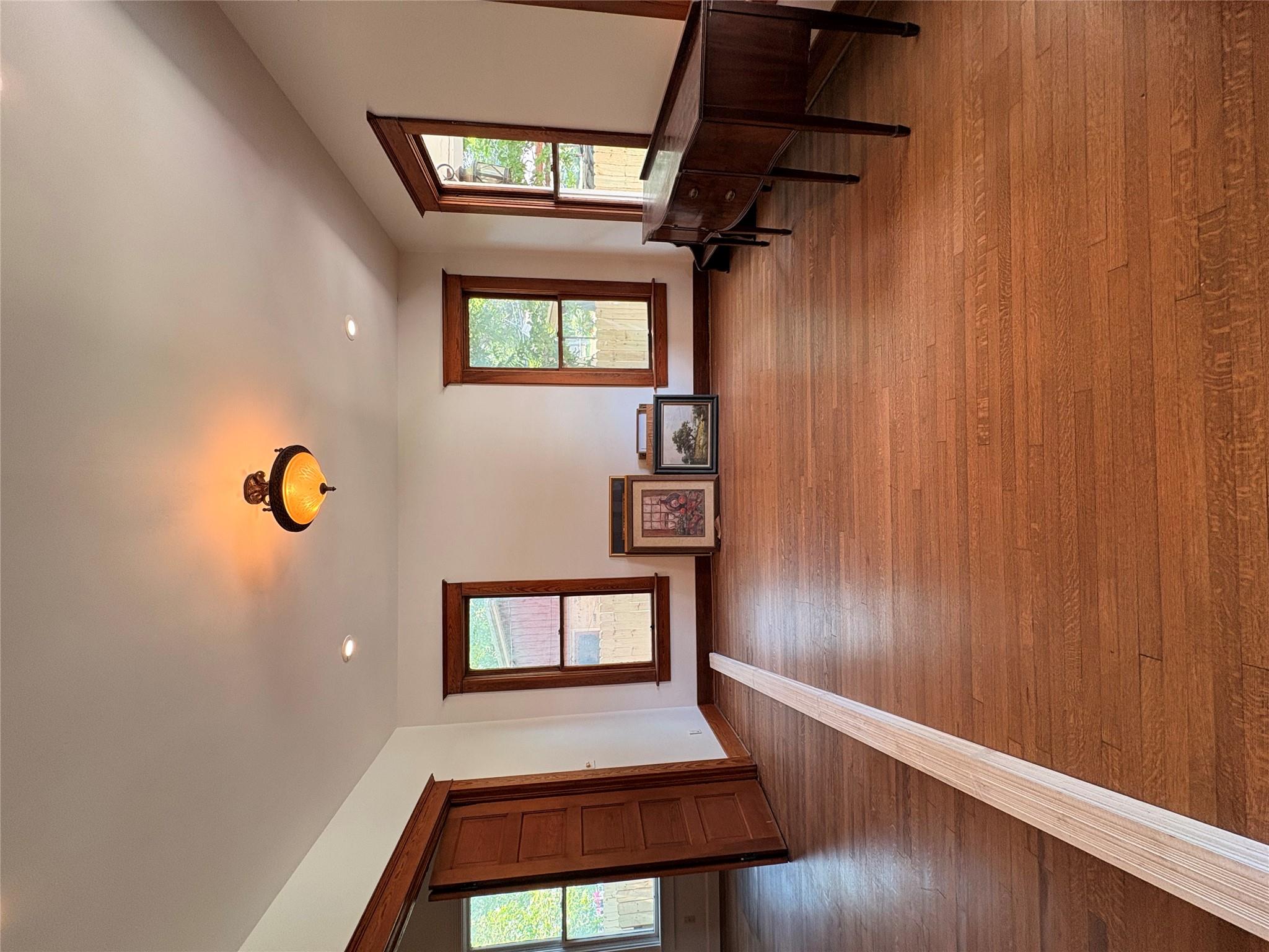 105 S Cedar St, Luling, TX 78648