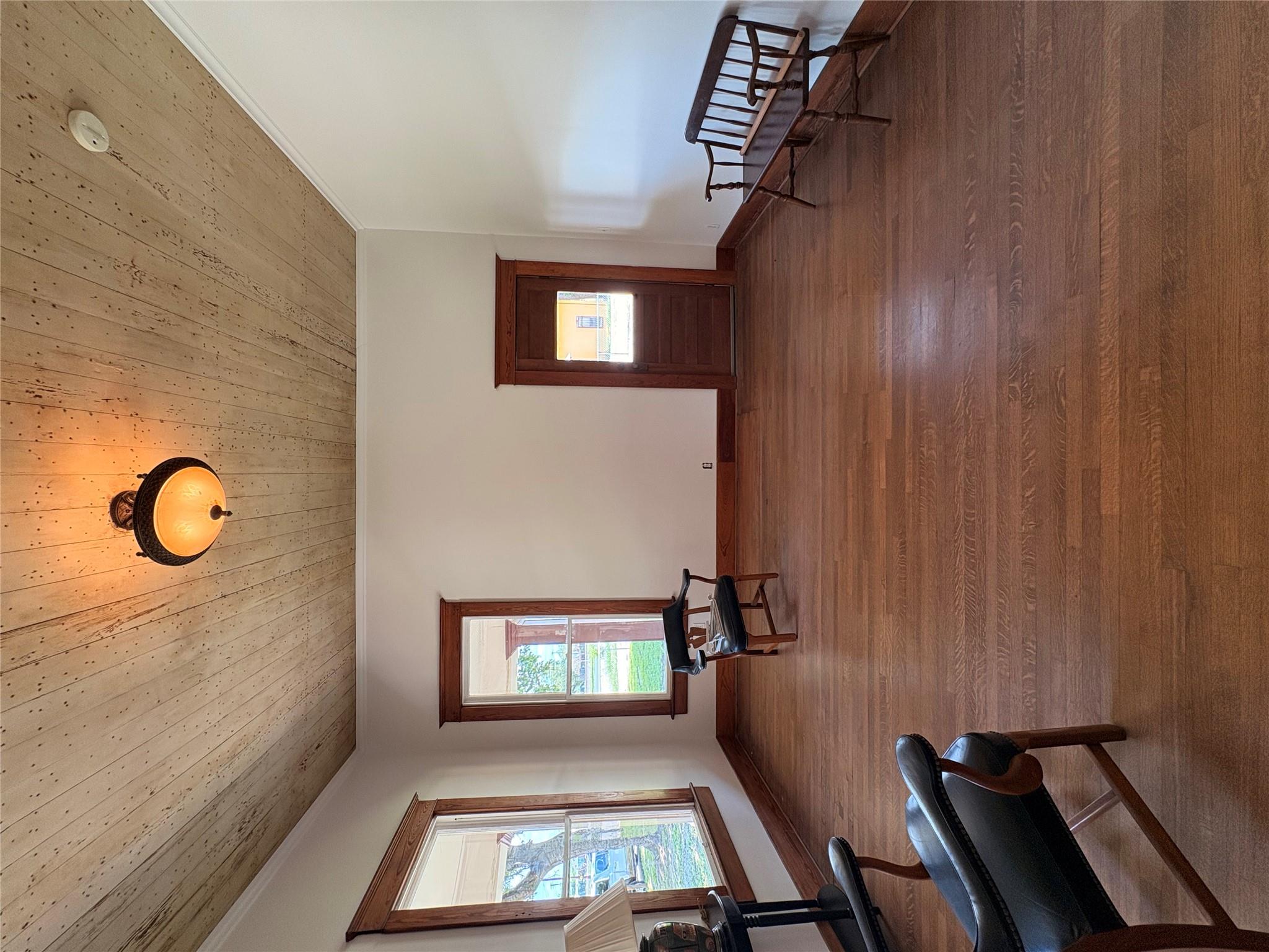 105 S Cedar St, Luling, TX 78648
