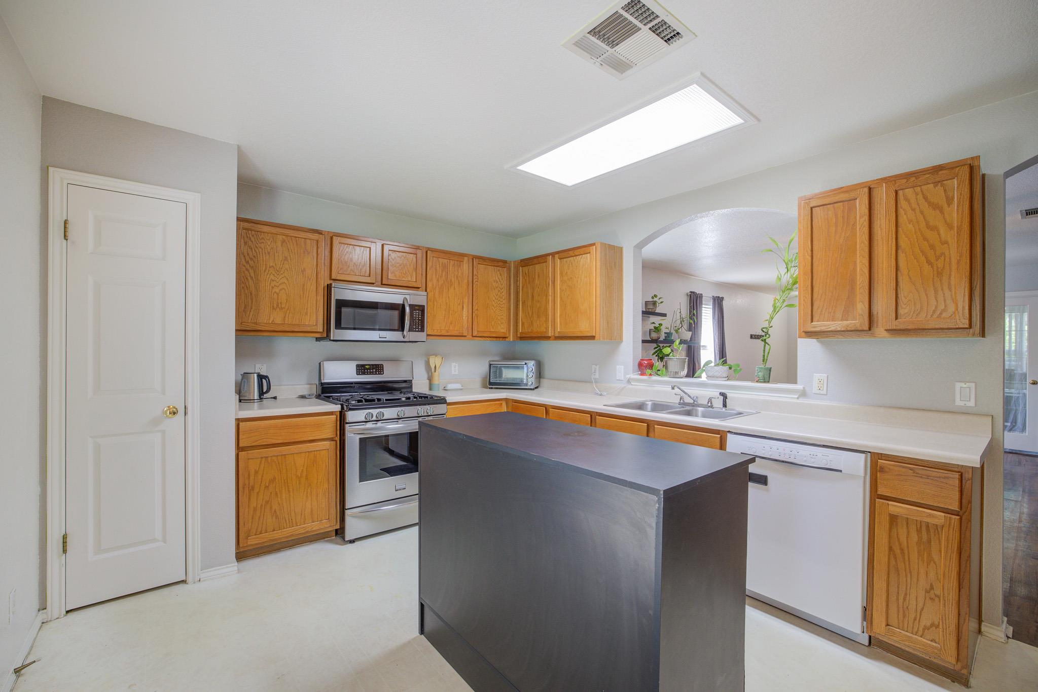 202 McCarthur Dr, Leander, TX 78641