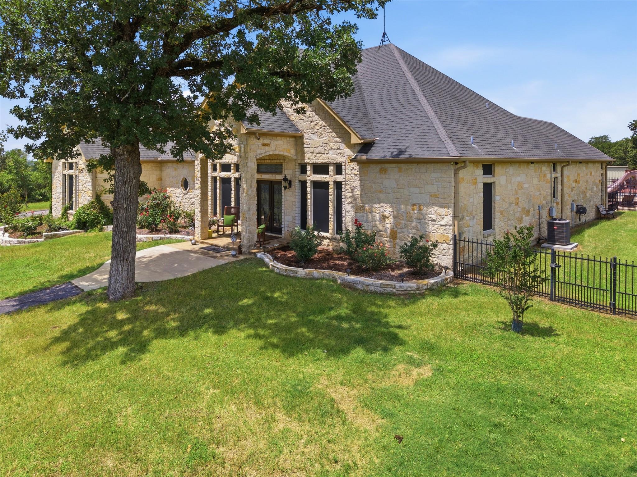 2936 FM 1704, Elgin, TX 78621