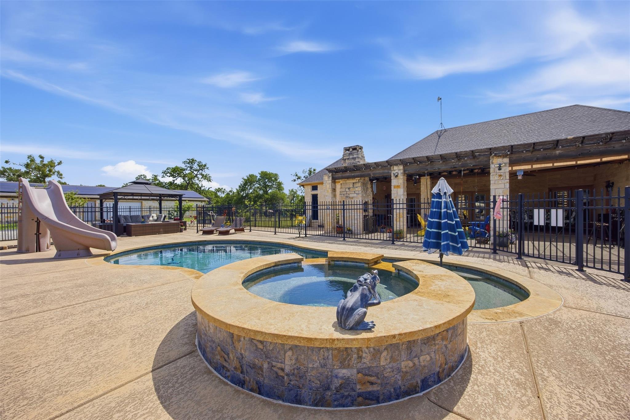 2936 FM 1704, Elgin, TX 78621