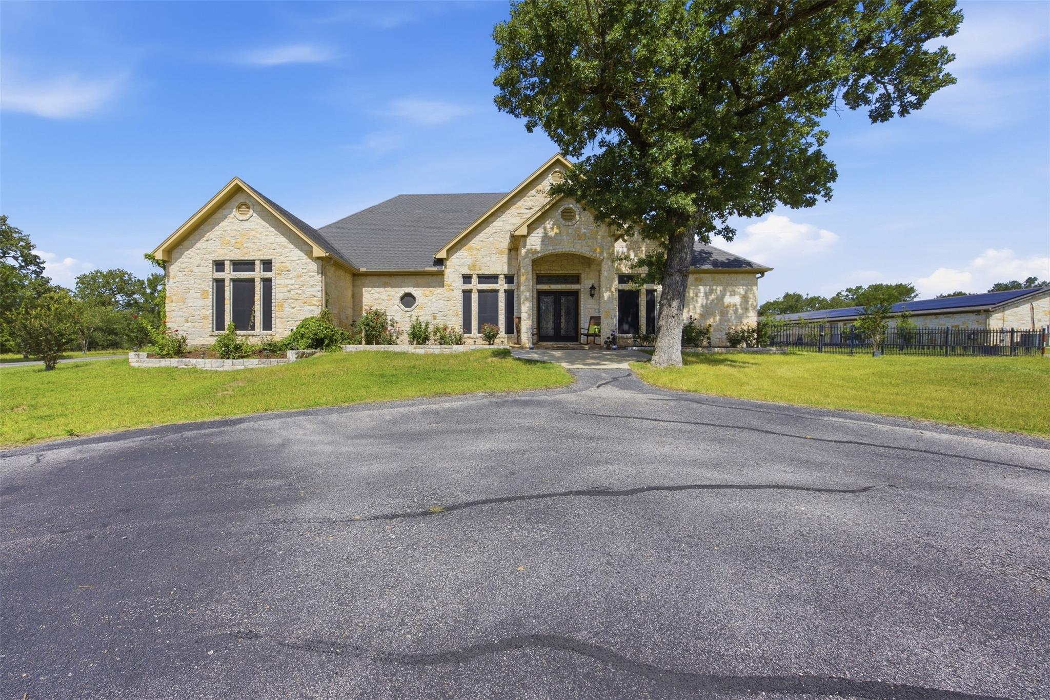 2936 FM 1704, Elgin, TX 78621