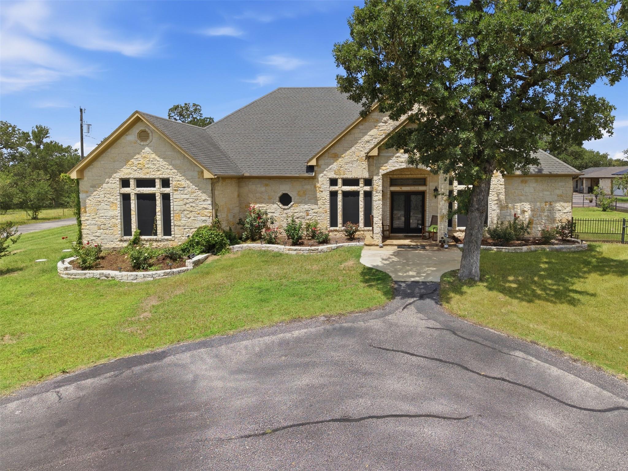2936 FM 1704, Elgin, TX 78621