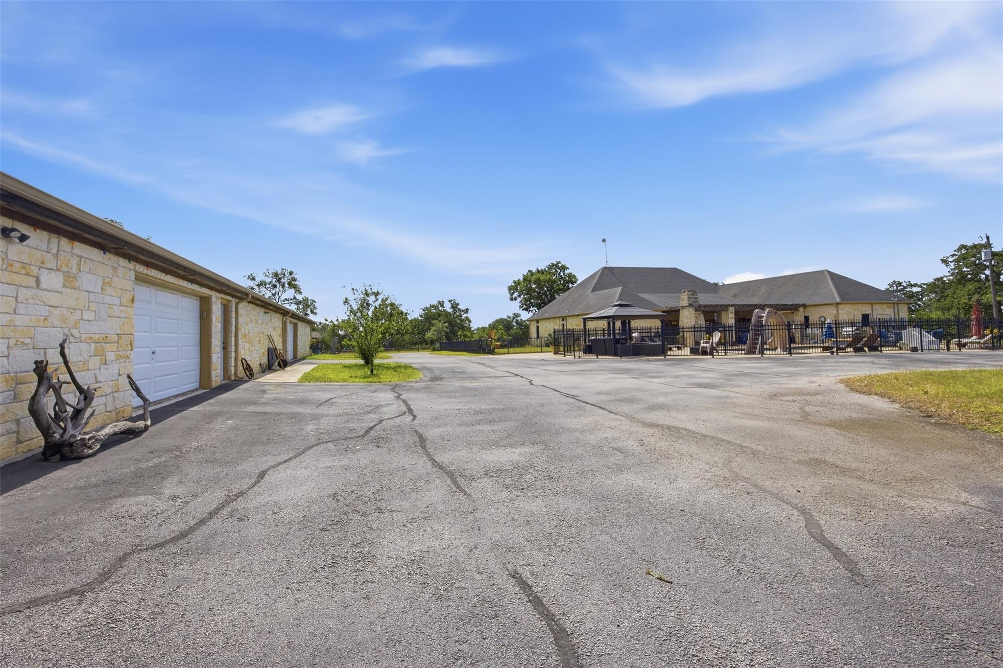 2936 FM 1704, Elgin, TX 78621
