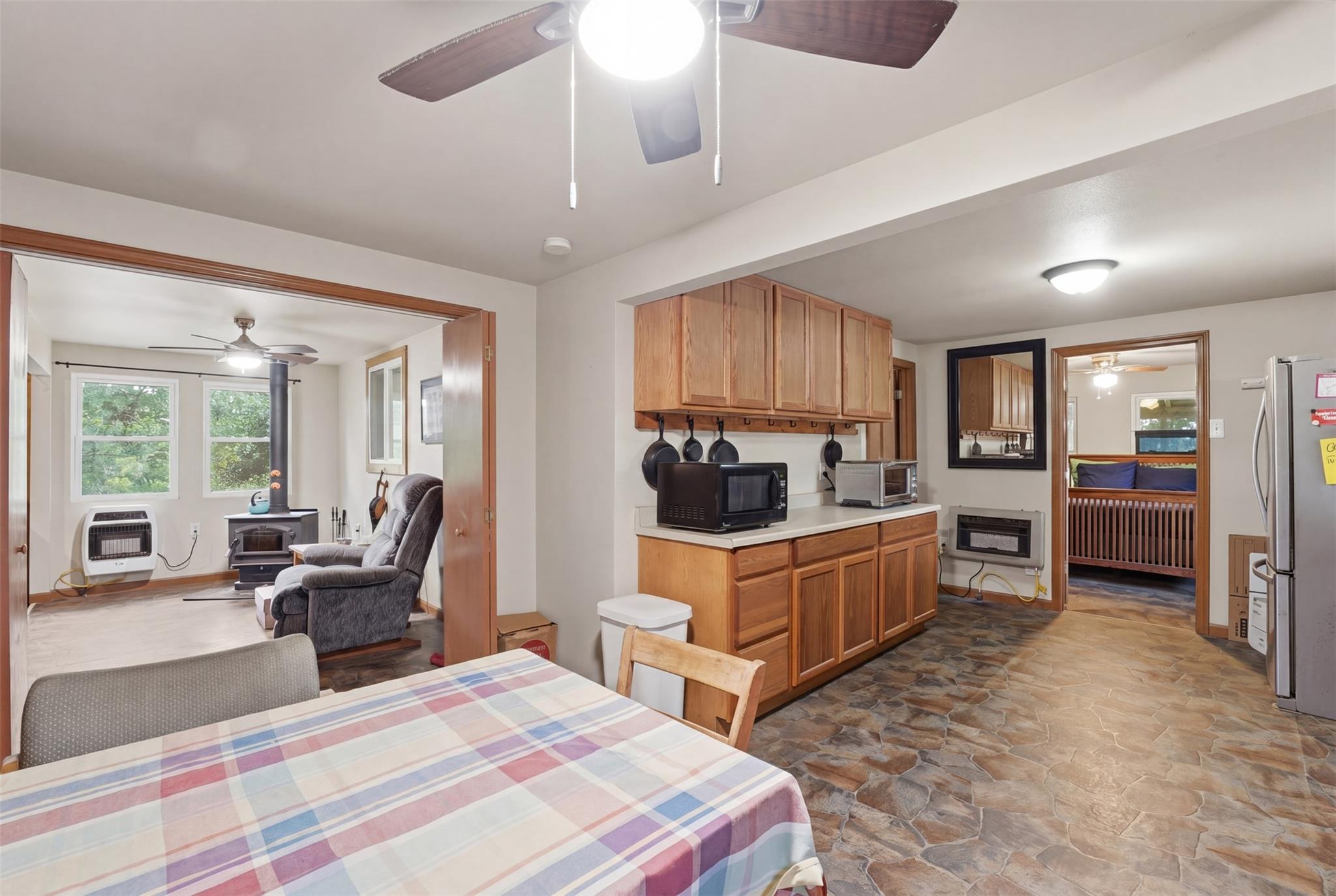 11615 Kingsbury Rd, Kingsbury, TX 78638
