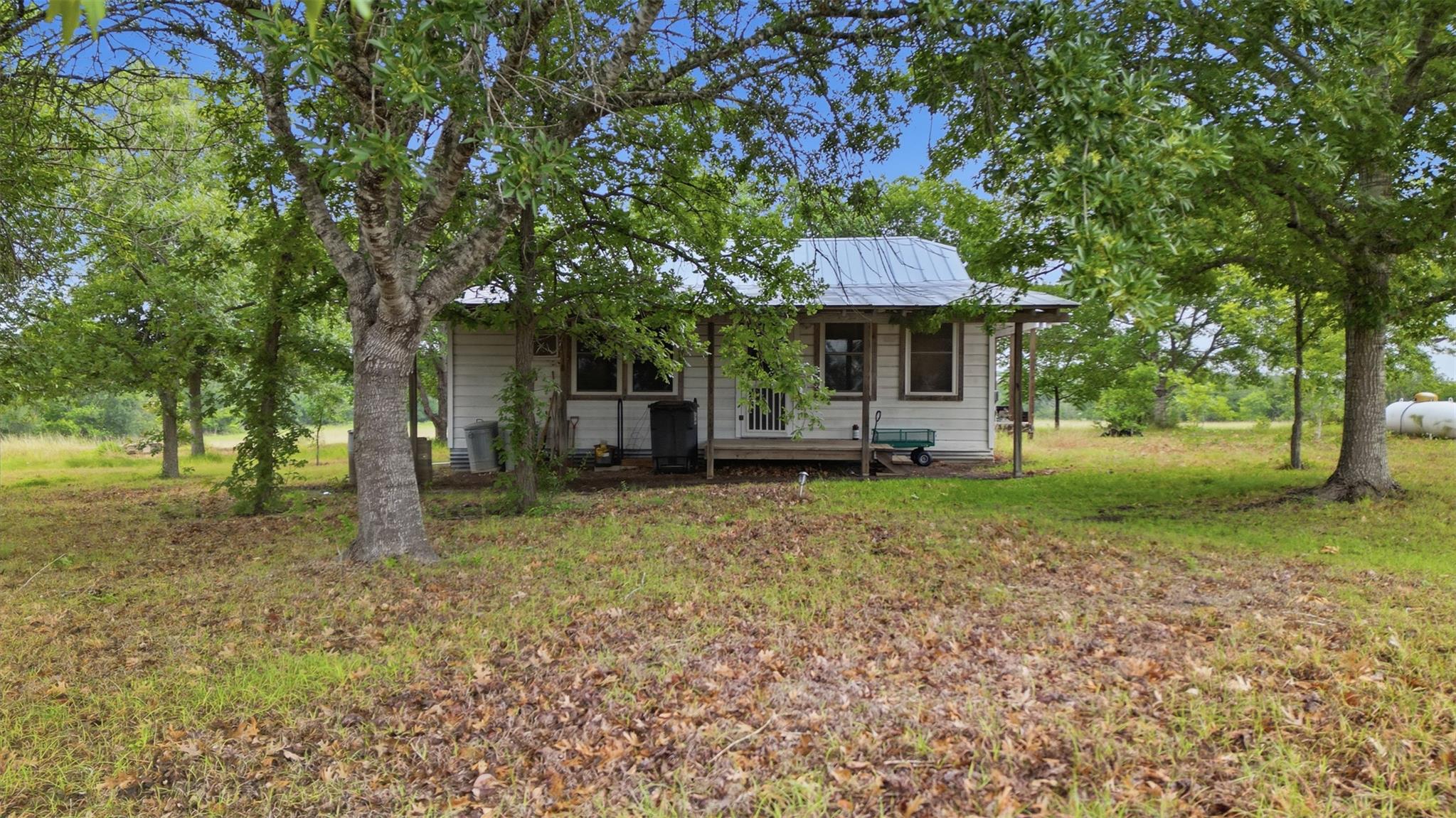11615 Kingsbury Rd, Kingsbury, TX 78638
