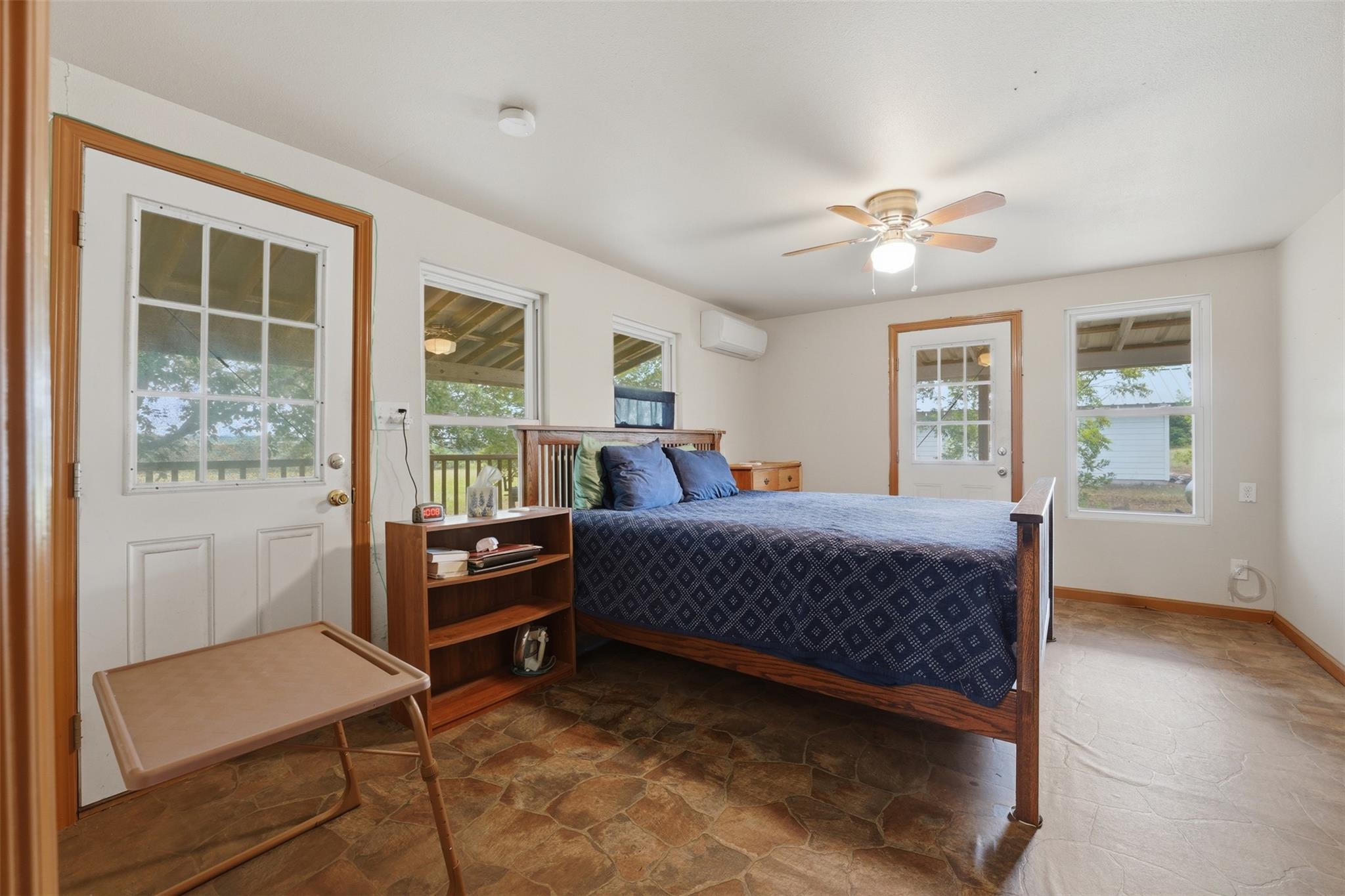 11615 Kingsbury Rd, Kingsbury, TX 78638