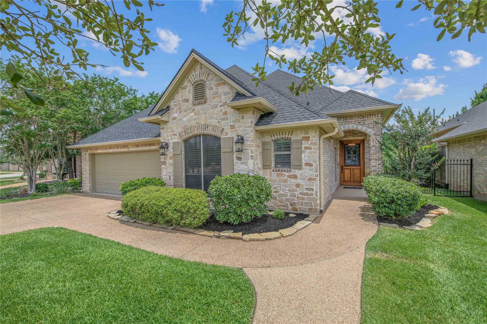3914 Park Meadow Ln, Bryan, TX 77802