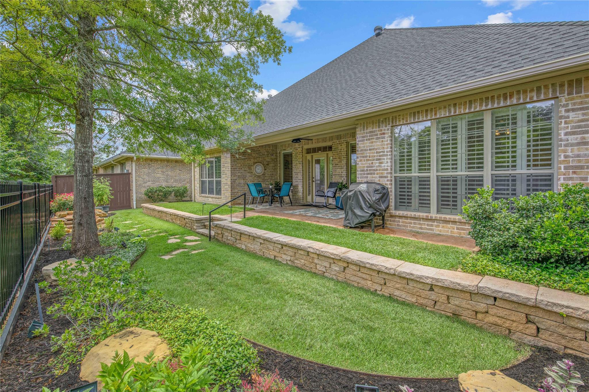 3914 Park Meadow Ln, Bryan, TX 77802