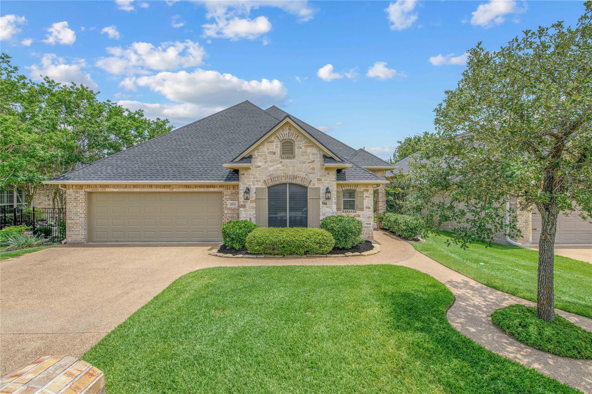 3914 Park Meadow Ln, Bryan, TX 77802