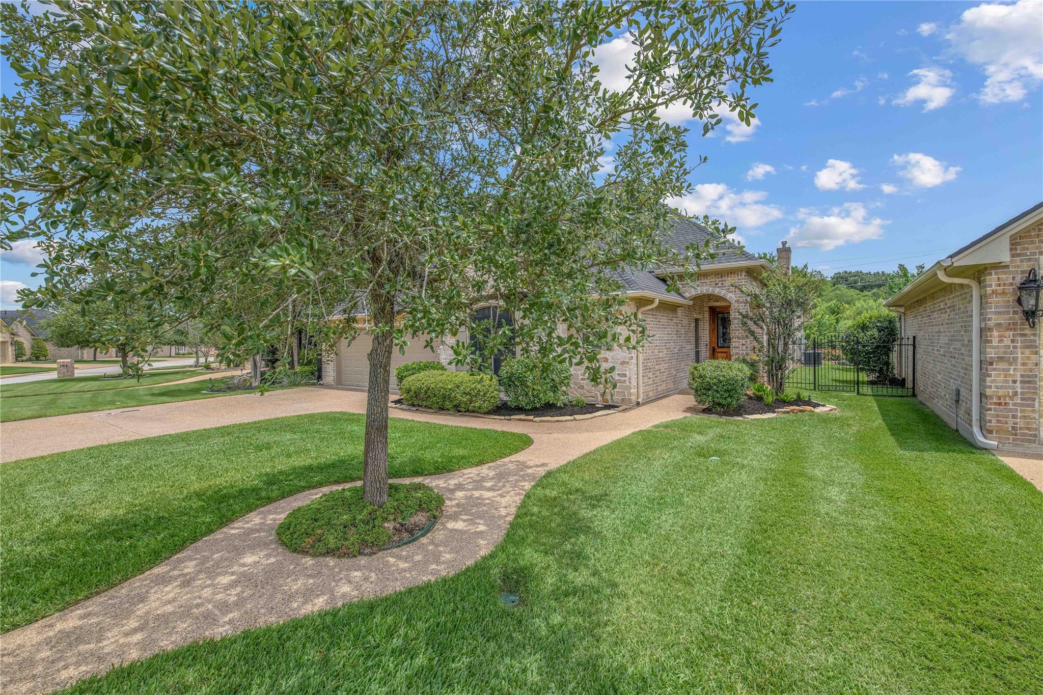 3914 Park Meadow Ln, Bryan, TX 77802