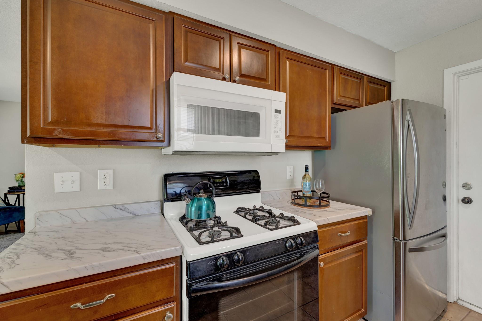 1917 Castle Gate Cir, San Marcos, TX 78666
