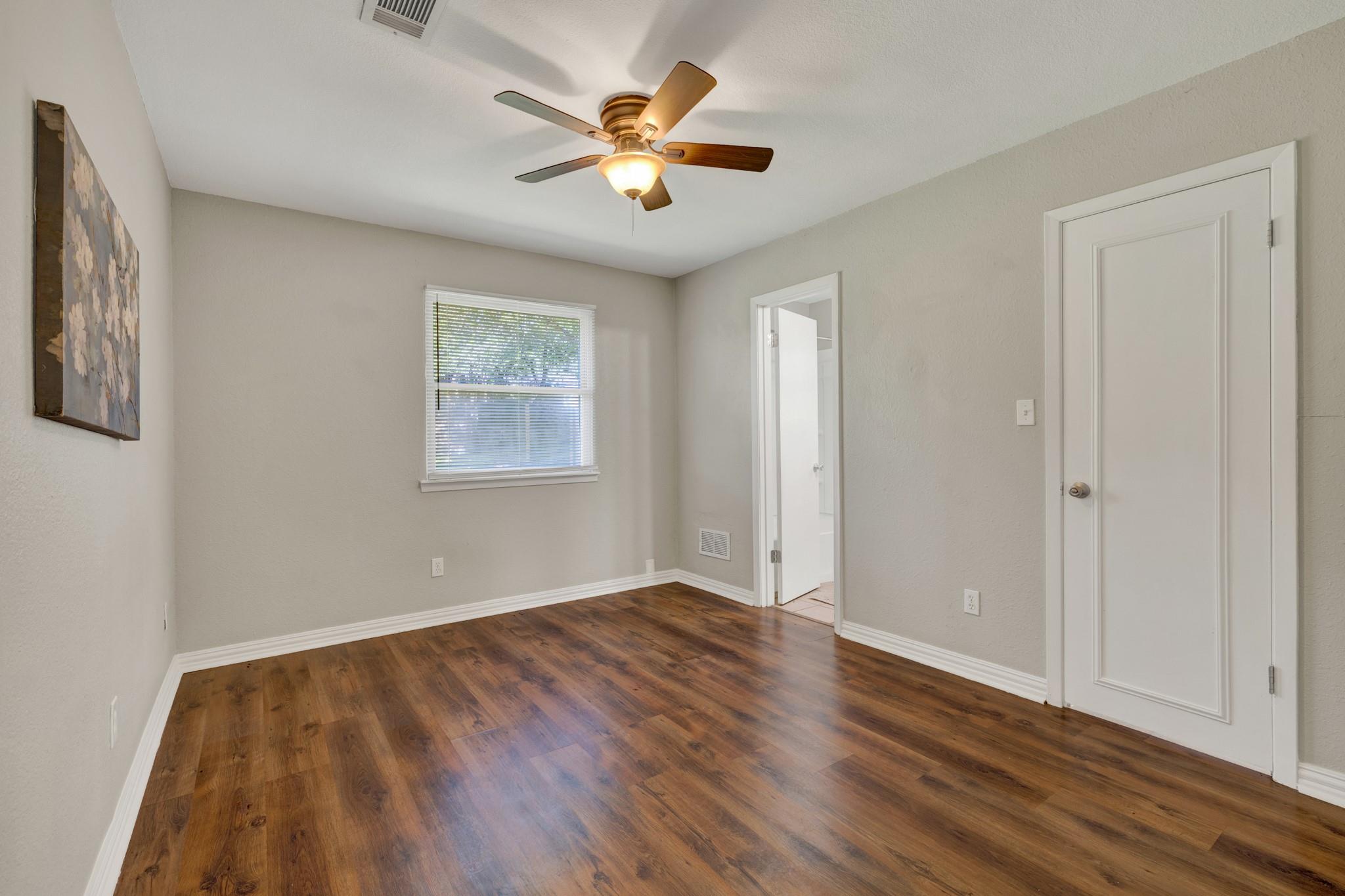 1917 Castle Gate Cir, San Marcos, TX 78666