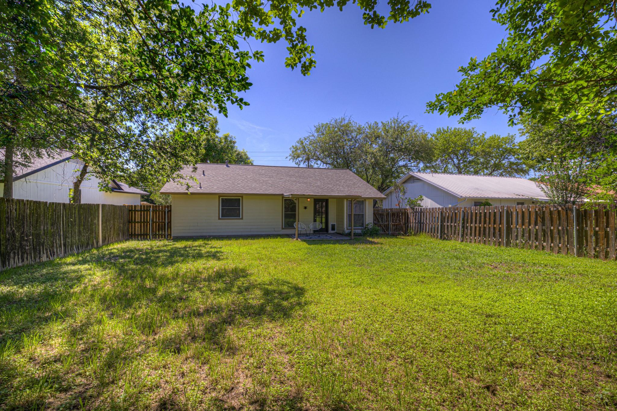 1917 Castle Gate Cir, San Marcos, TX 78666