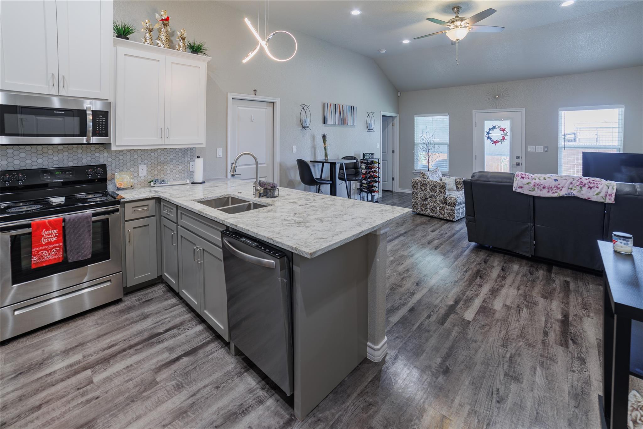 123 Navarro Xing # 12-A, Seguin, TX 78155