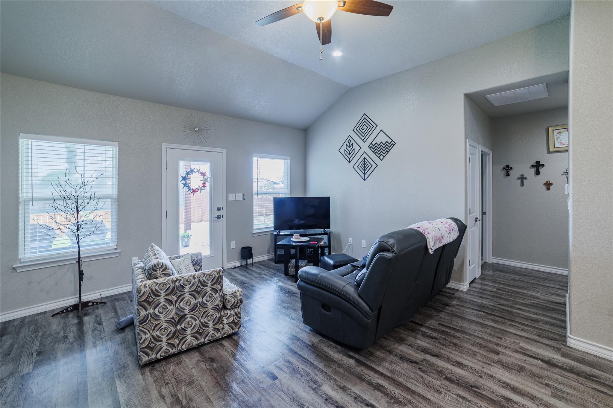 123 Navarro Xing # 12-A, Seguin, TX 78155