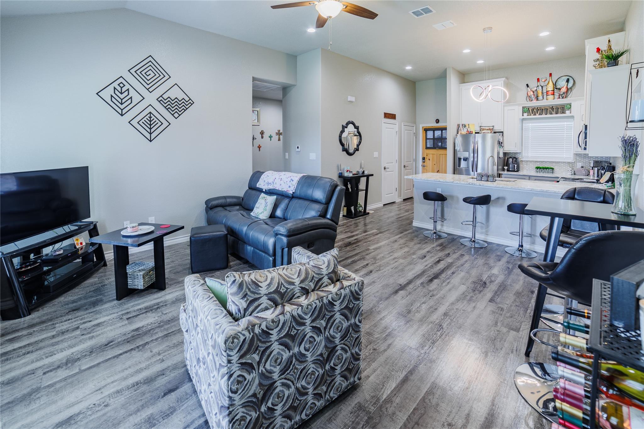 123 Navarro Xing # 12-A, Seguin, TX 78155