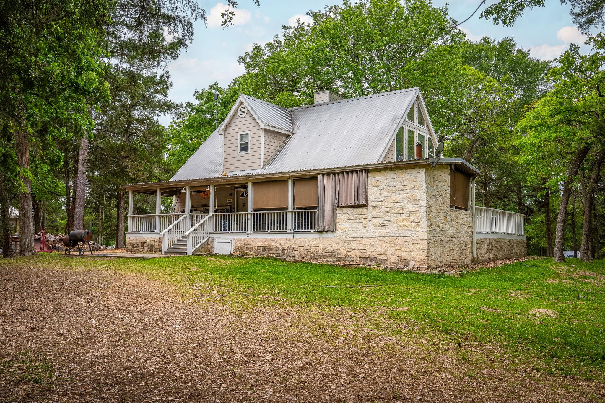 1055 BEECH CREST DR Dr, New Ulm, TX 78950