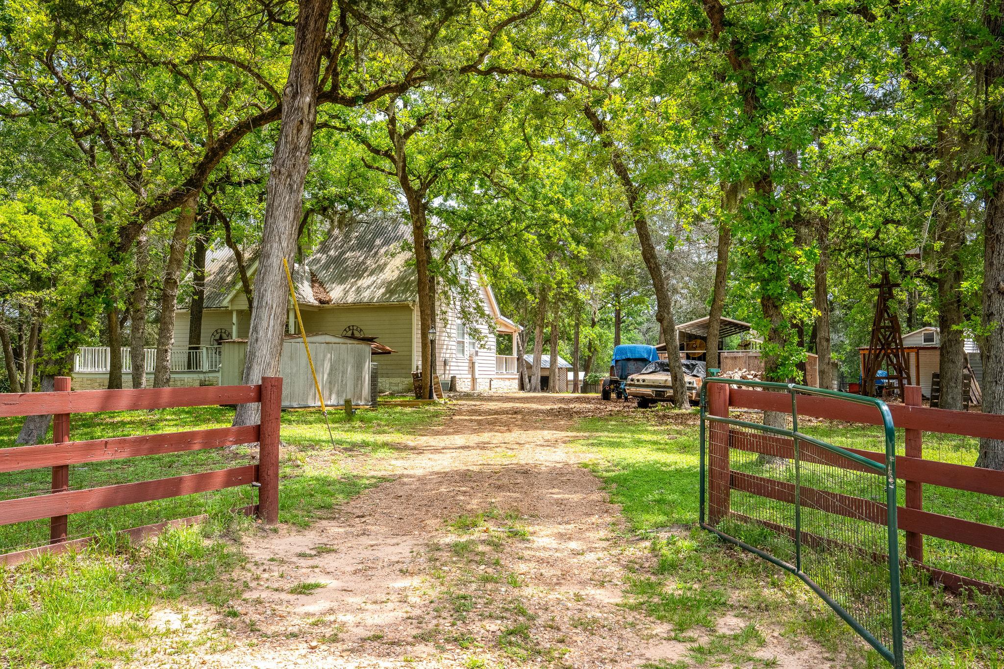1055 BEECH CREST DR Dr, New Ulm, TX 78950