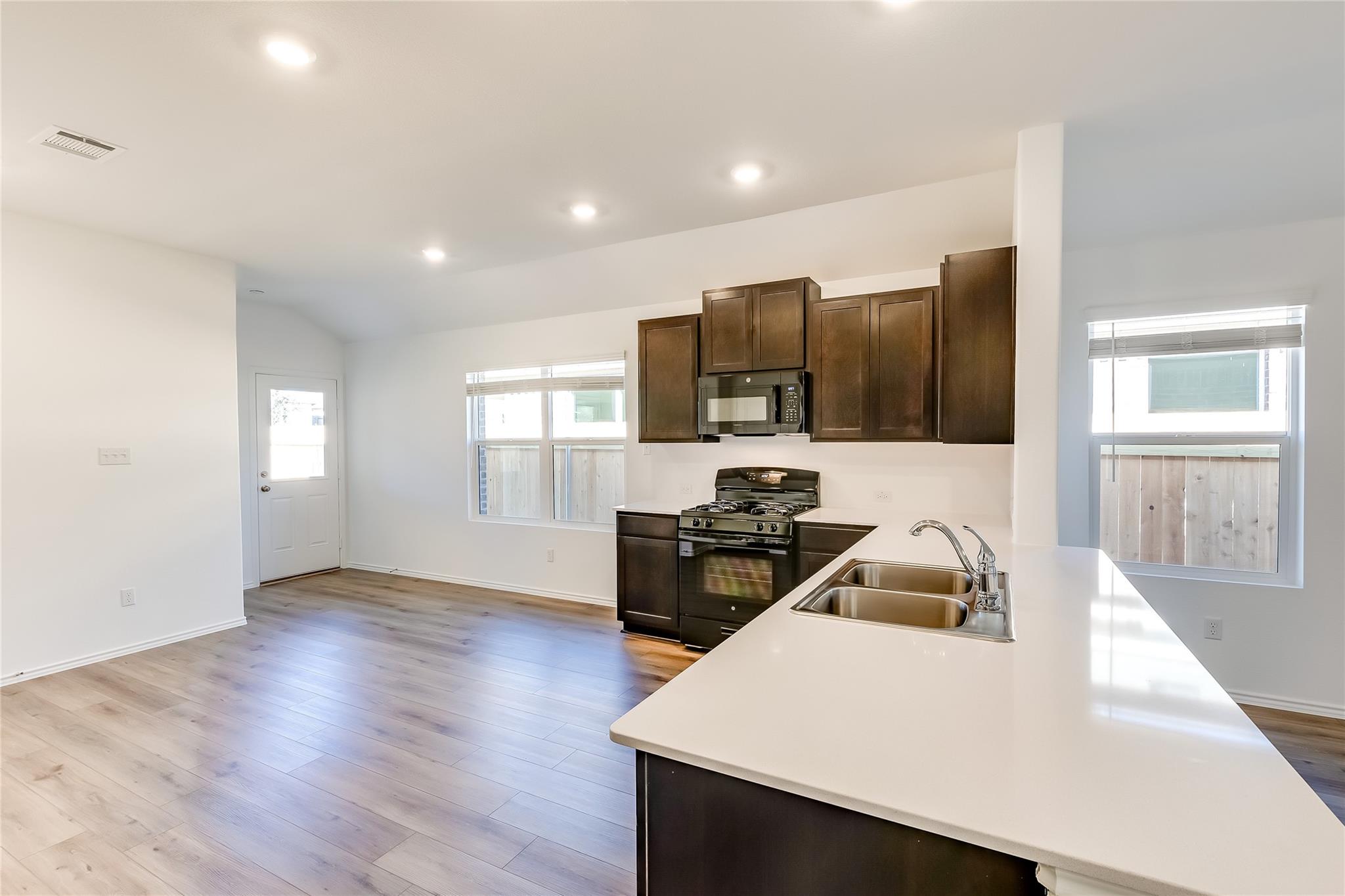 318 Canley Loop, Hutto, TX 78634