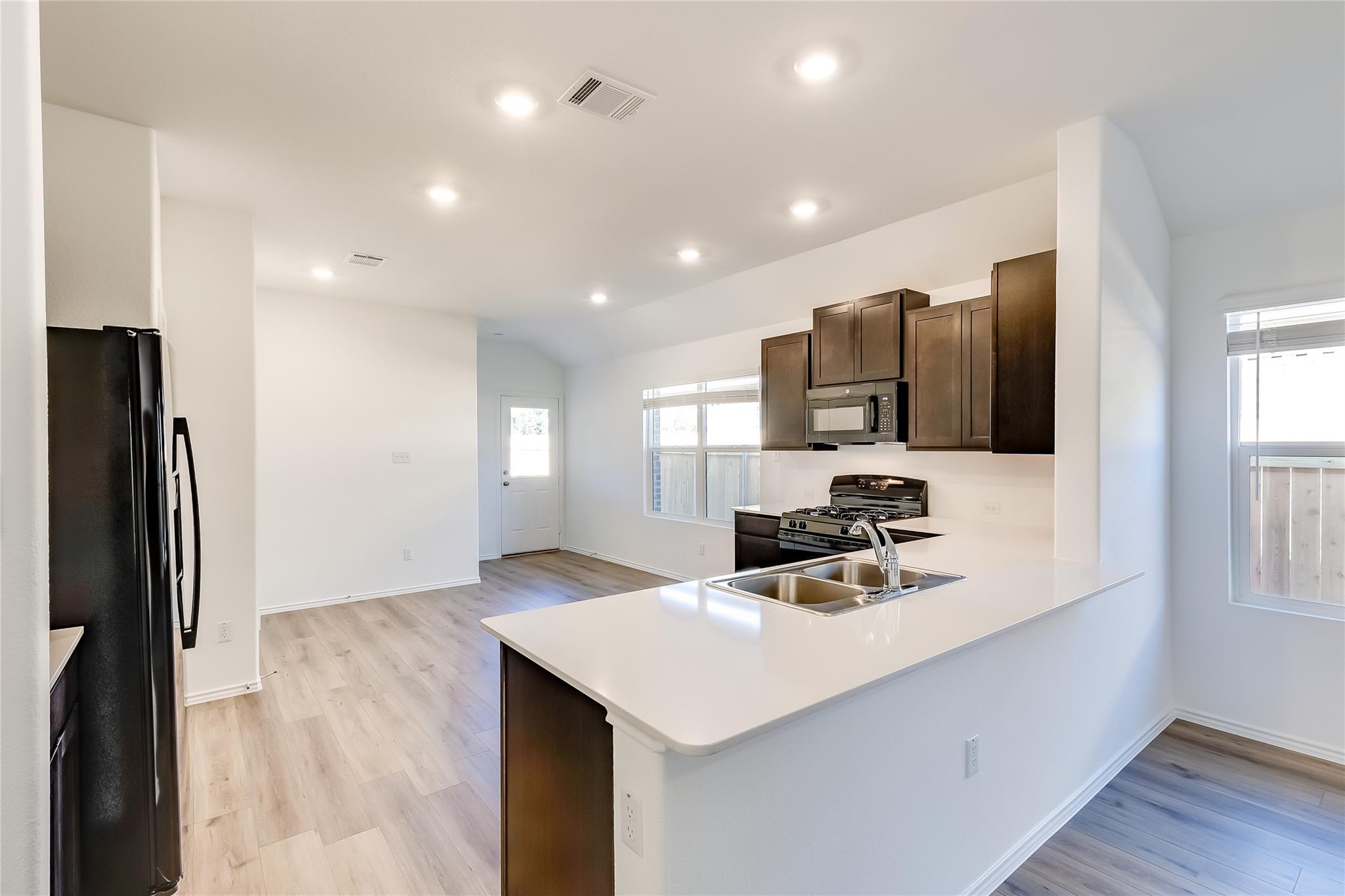 318 Canley Loop, Hutto, TX 78634