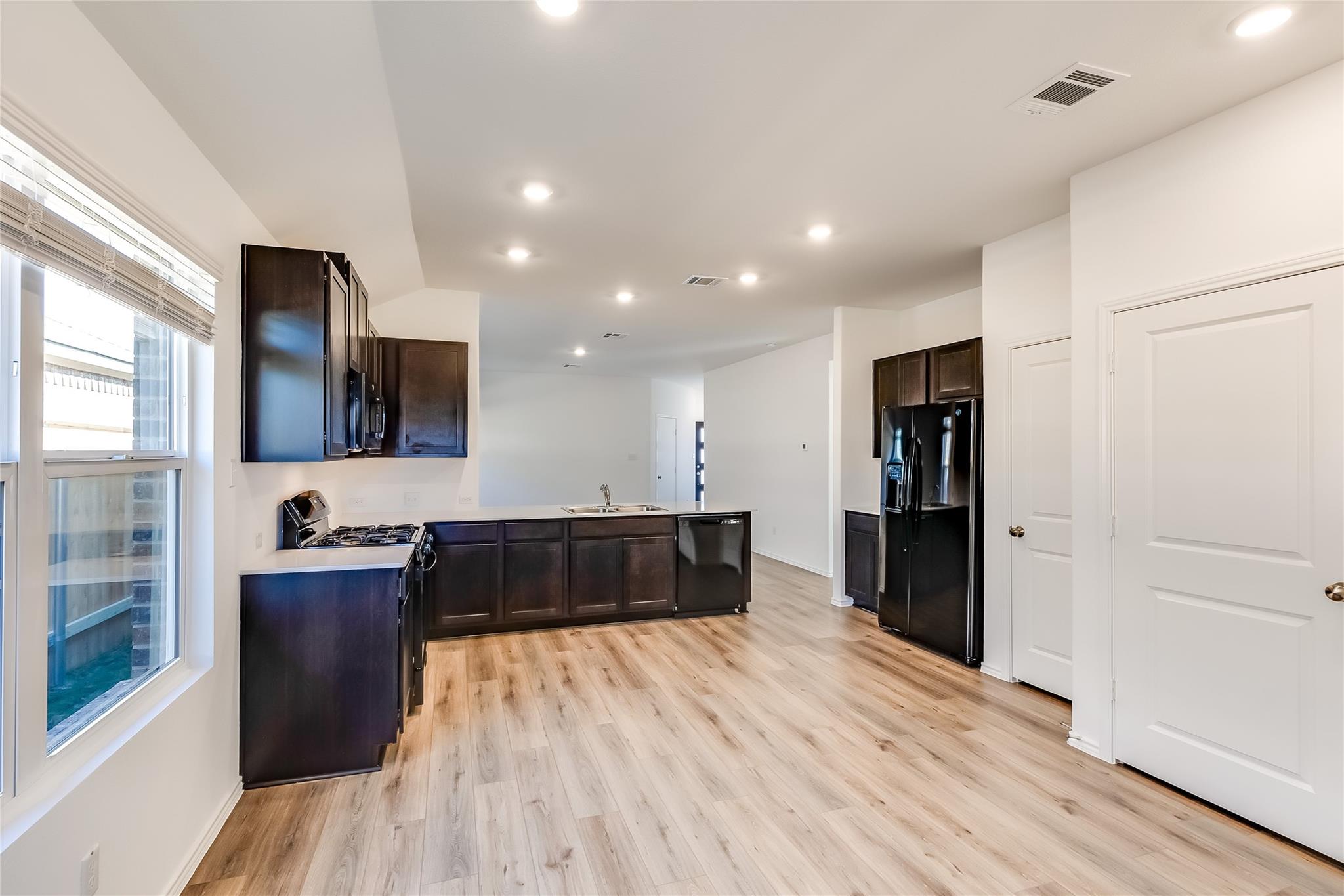 318 Canley Loop, Hutto, TX 78634