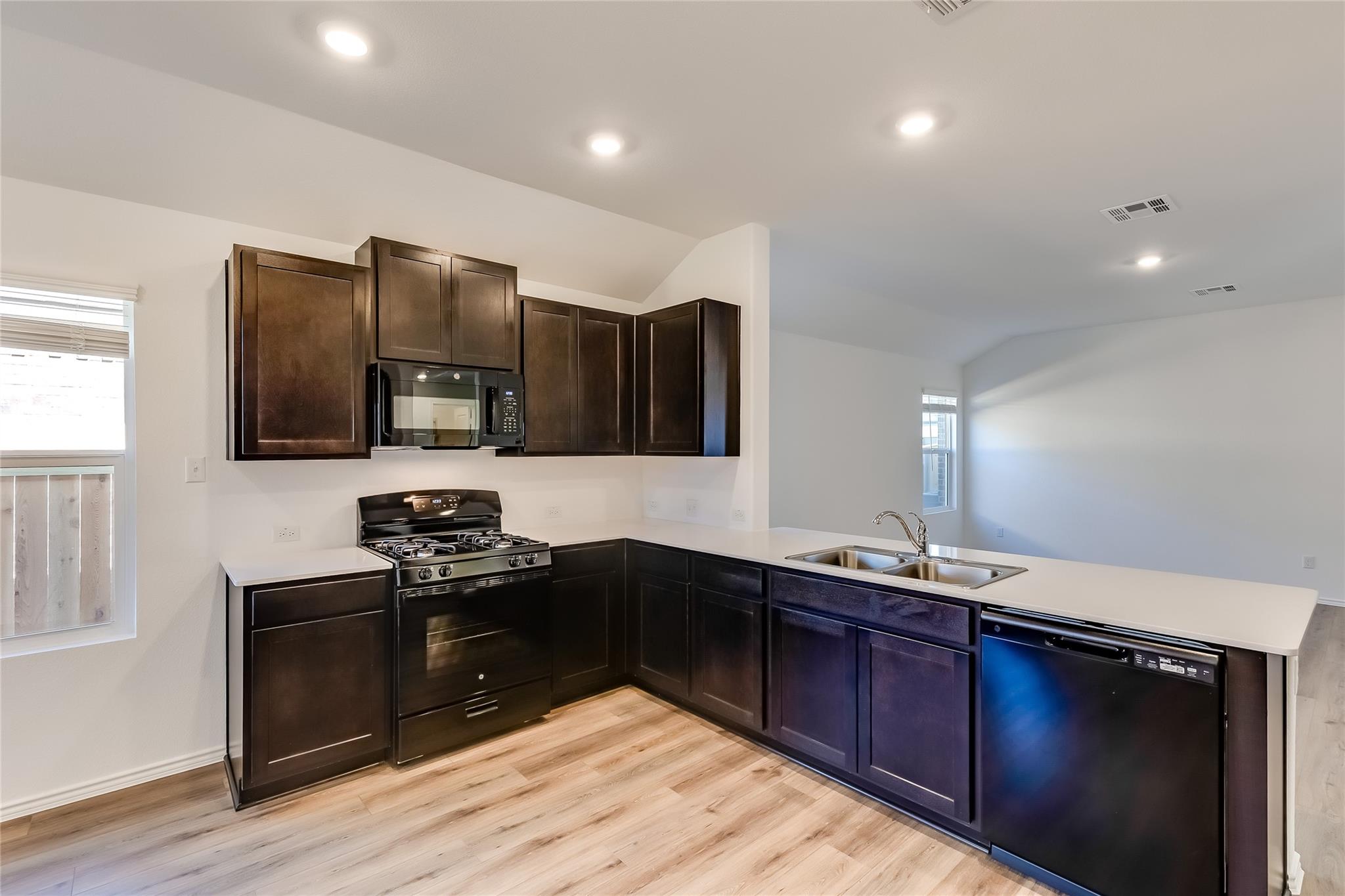 318 Canley Loop, Hutto, TX 78634