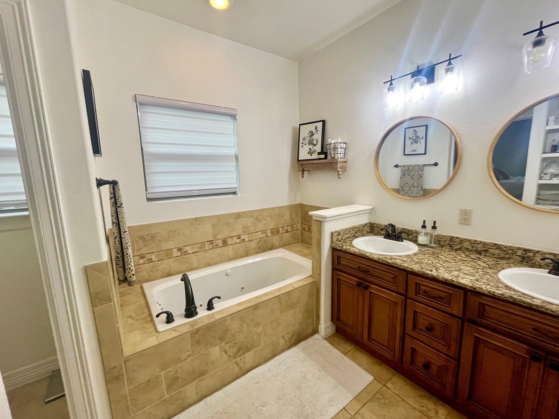 10039 Janet Loop, Dripping Springs, TX 78620