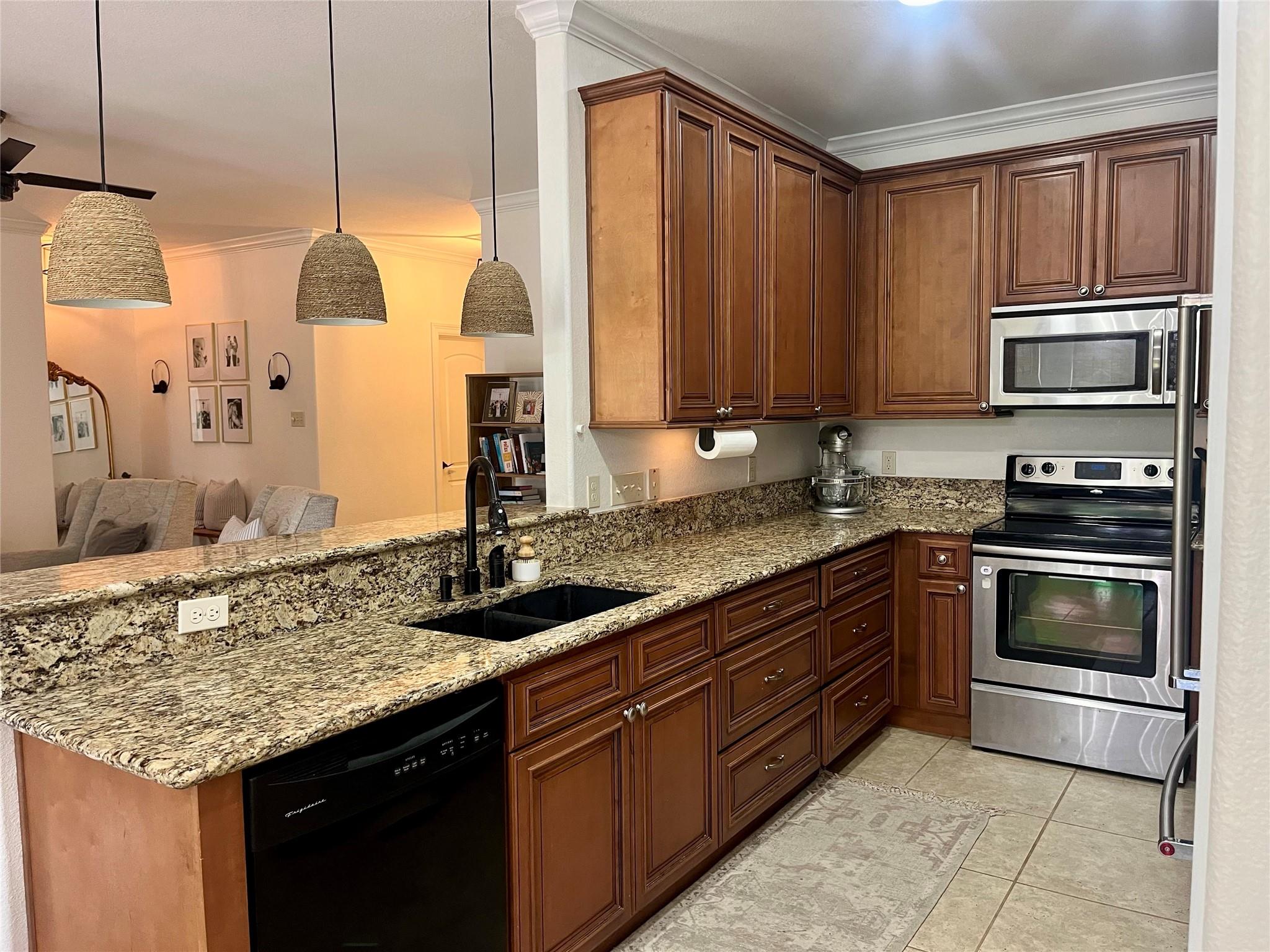 10039 Janet Loop, Dripping Springs, TX 78620