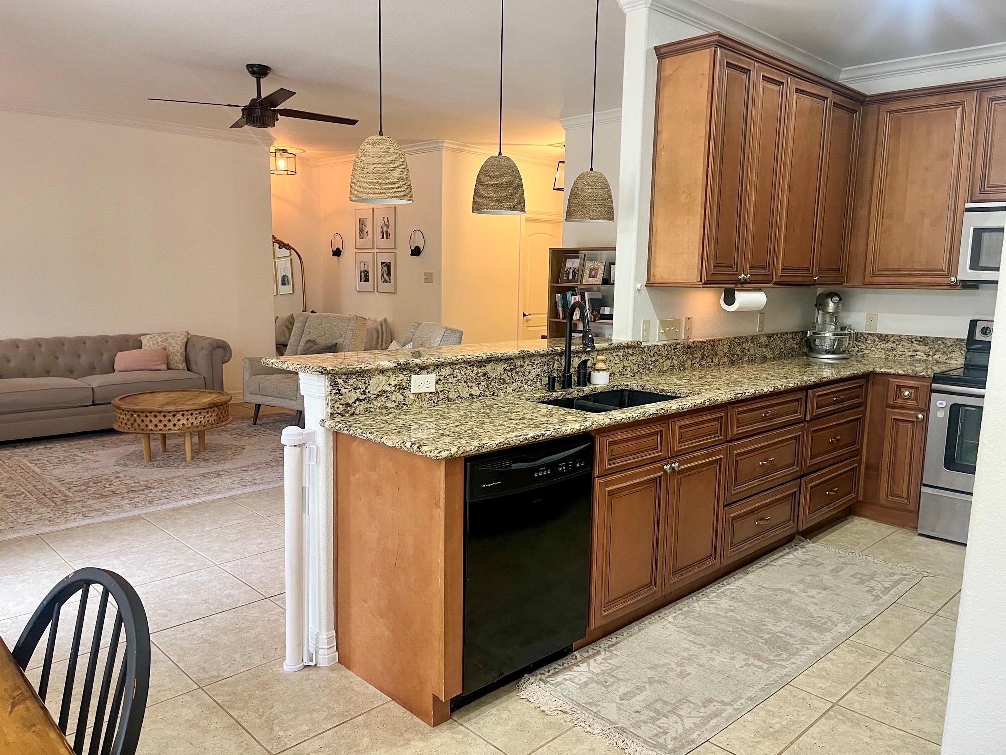 10039 Janet Loop, Dripping Springs, TX 78620