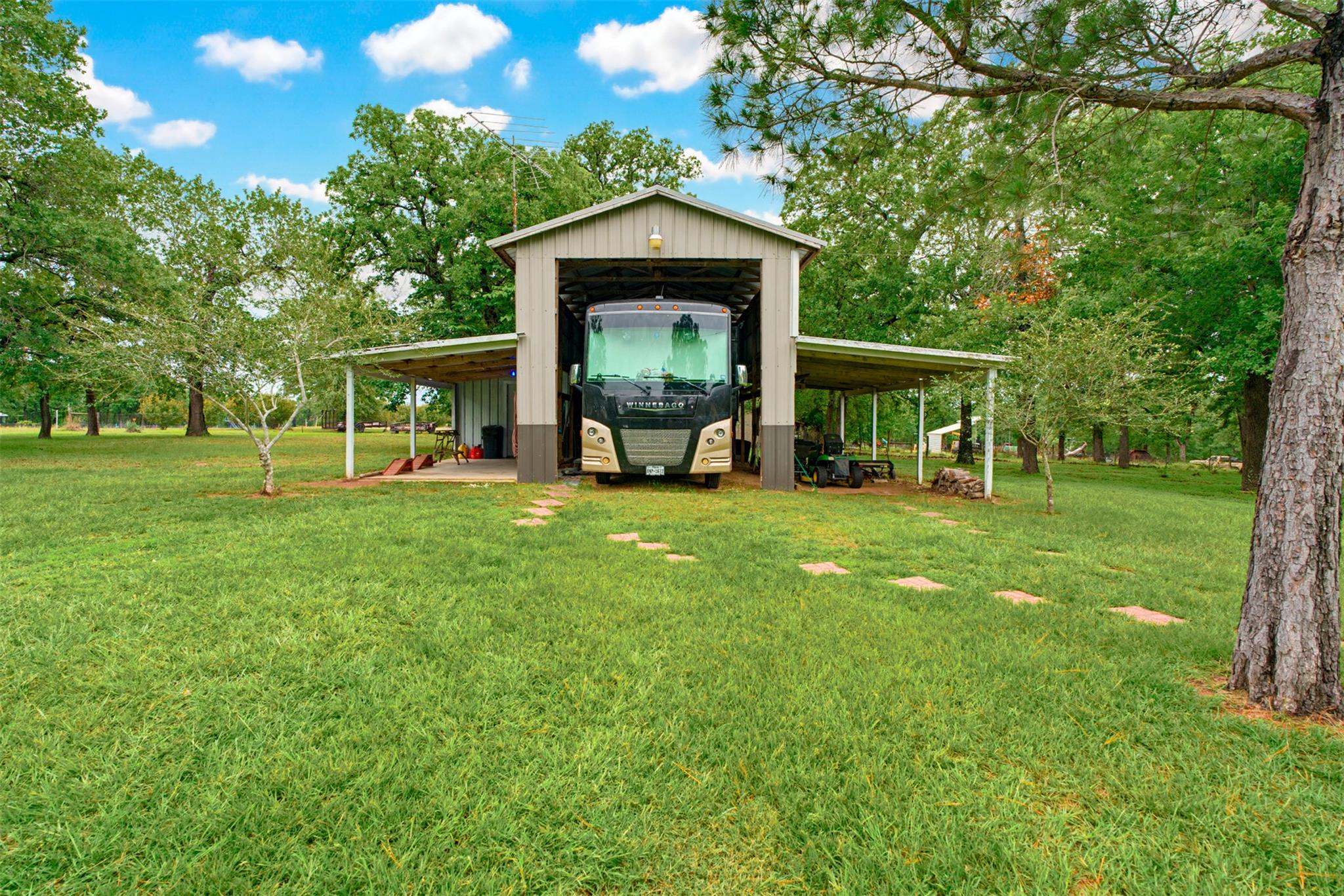 3062 S Hwy 77, Rockdale, TX 76567