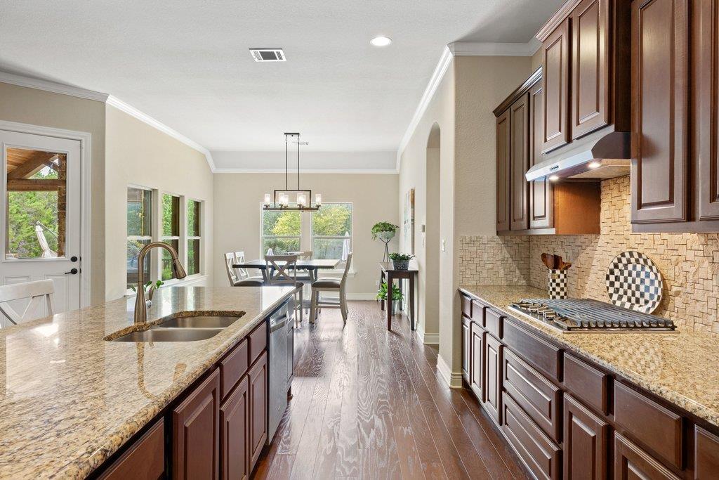 265 Magnolia Blossom Cv, Driftwood, TX 78619