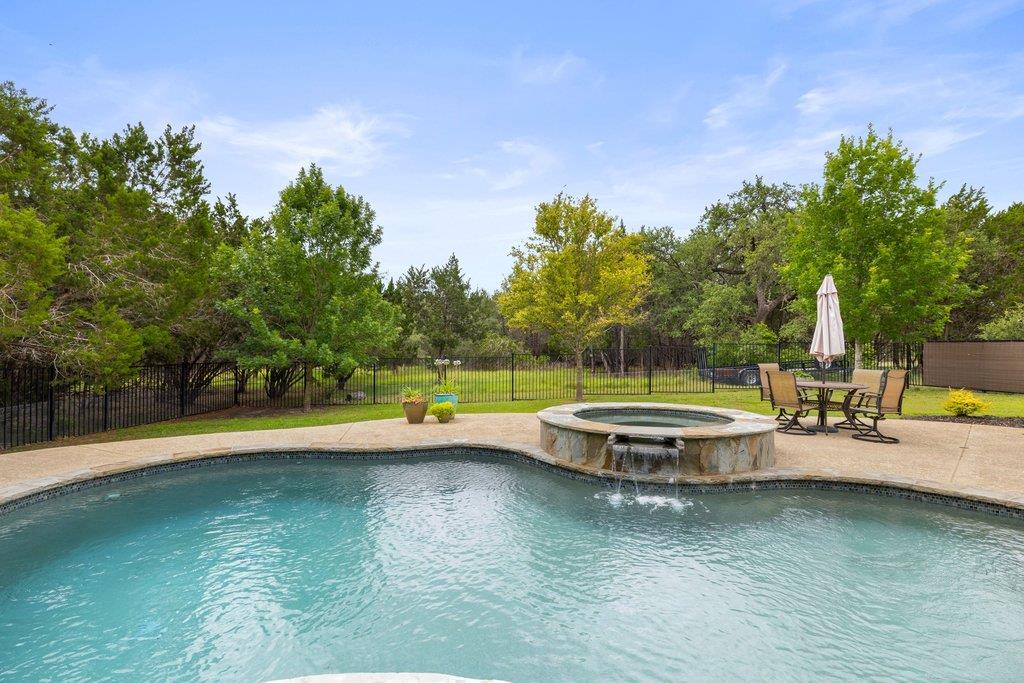 265 Magnolia Blossom Cv, Driftwood, TX 78619
