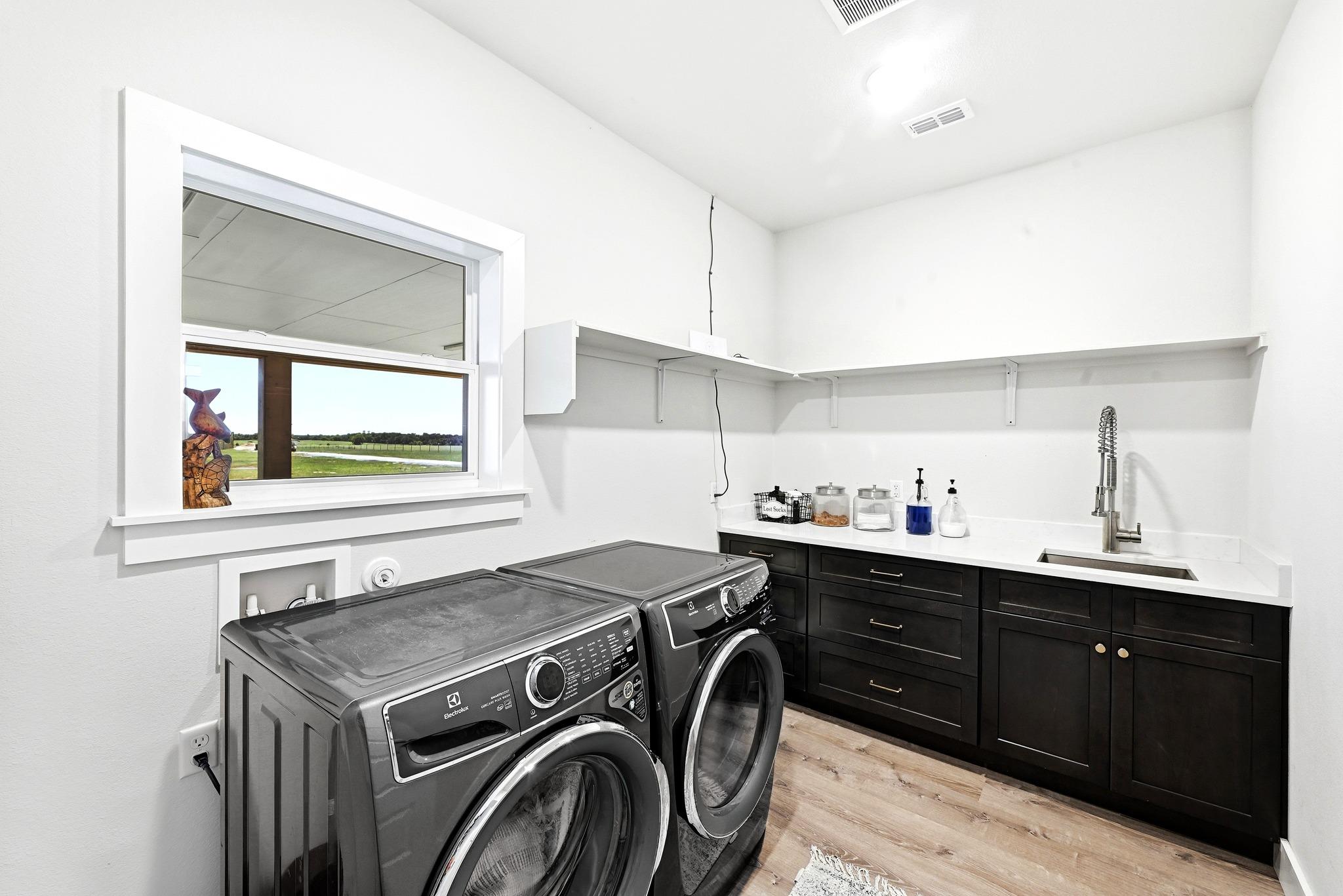 2889 Old McMahan Rd, Lockhart, TX 78644
