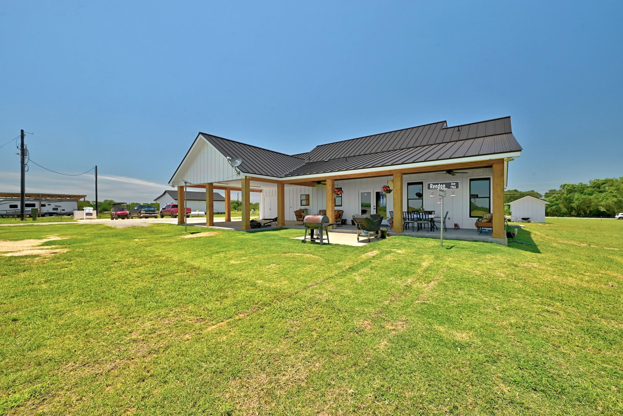 2889 Old McMahan Rd, Lockhart, TX 78644