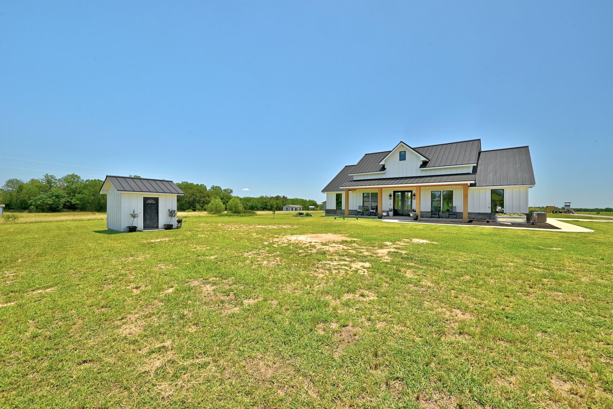 2889 Old McMahan Rd, Lockhart, TX 78644